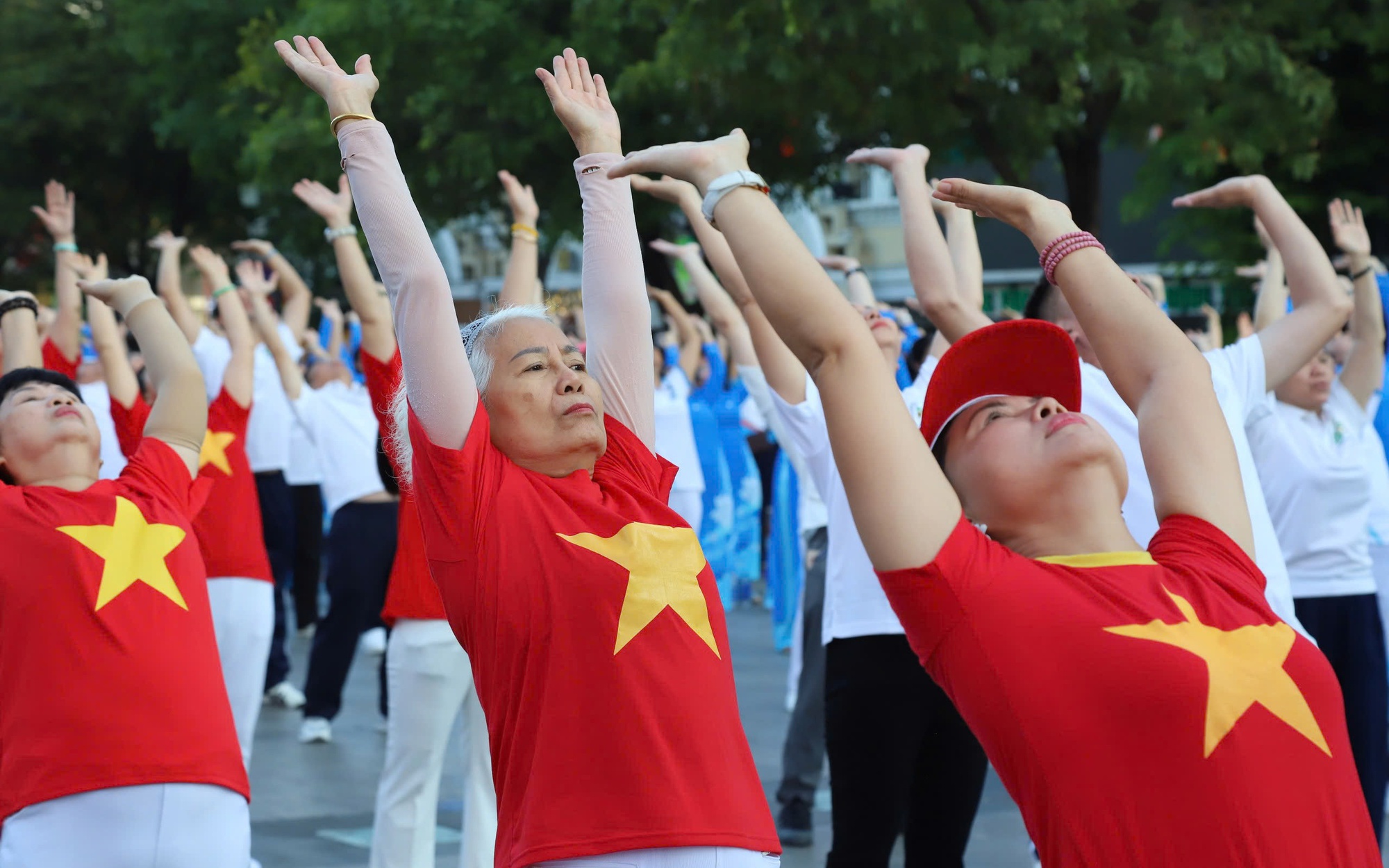 TPHCM huy động to&agrave;n hệ thống y tế kh&aacute;m sức khỏe định kỳ miễn ph&iacute; cho người d&acirc;n - Ảnh 2.