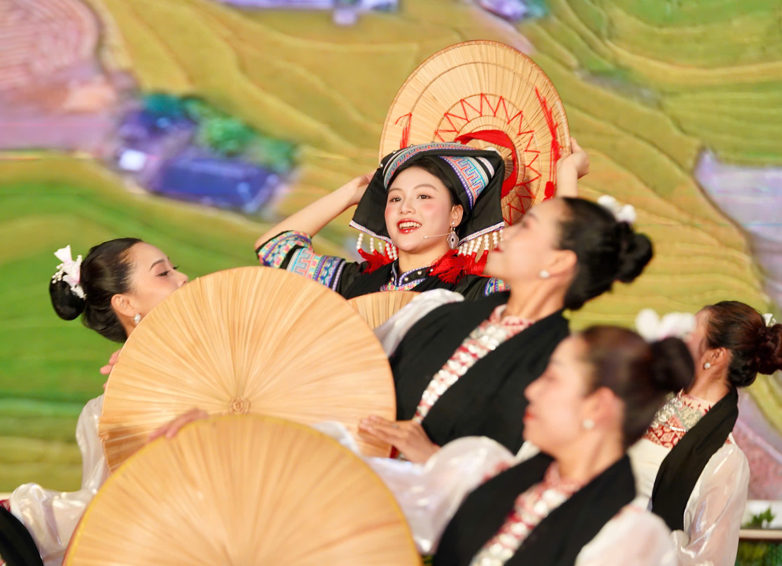 Lady Phương Thùy cùng dàn nghệ sĩ khép lại Lễ hội