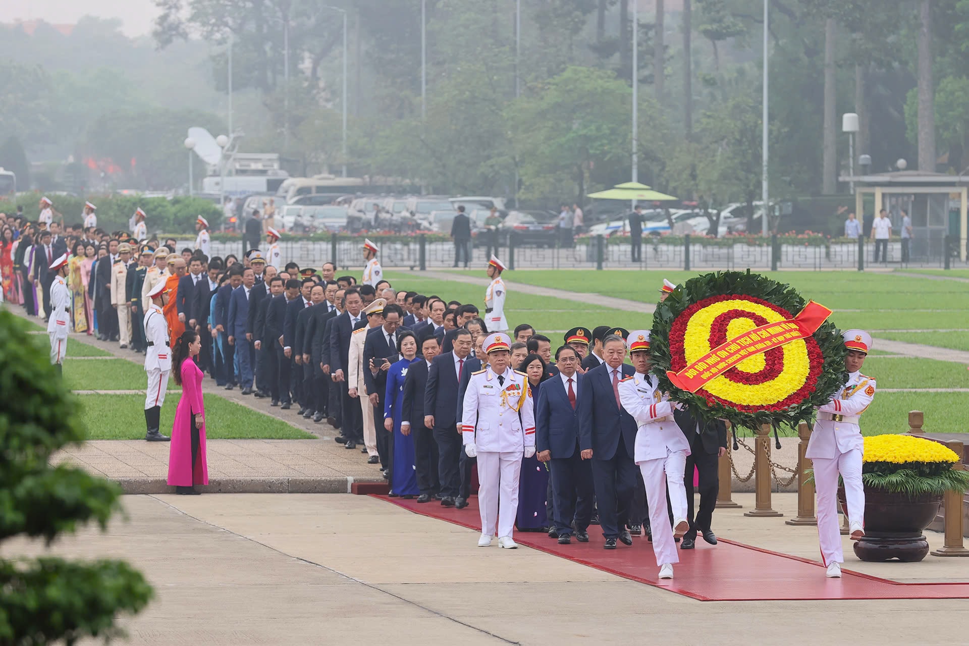 Lãnh đạo vào Lăng viếng Chủ tịch Hồ Chí Minh trước Kỳ họp Quốc hội 2026 - Ảnh 2. Lãnh đạo vào Lăng viếng Chủ tịch Hồ Chí Minh trước Kỳ họp Quốc hội 2026 - Ảnh 2.