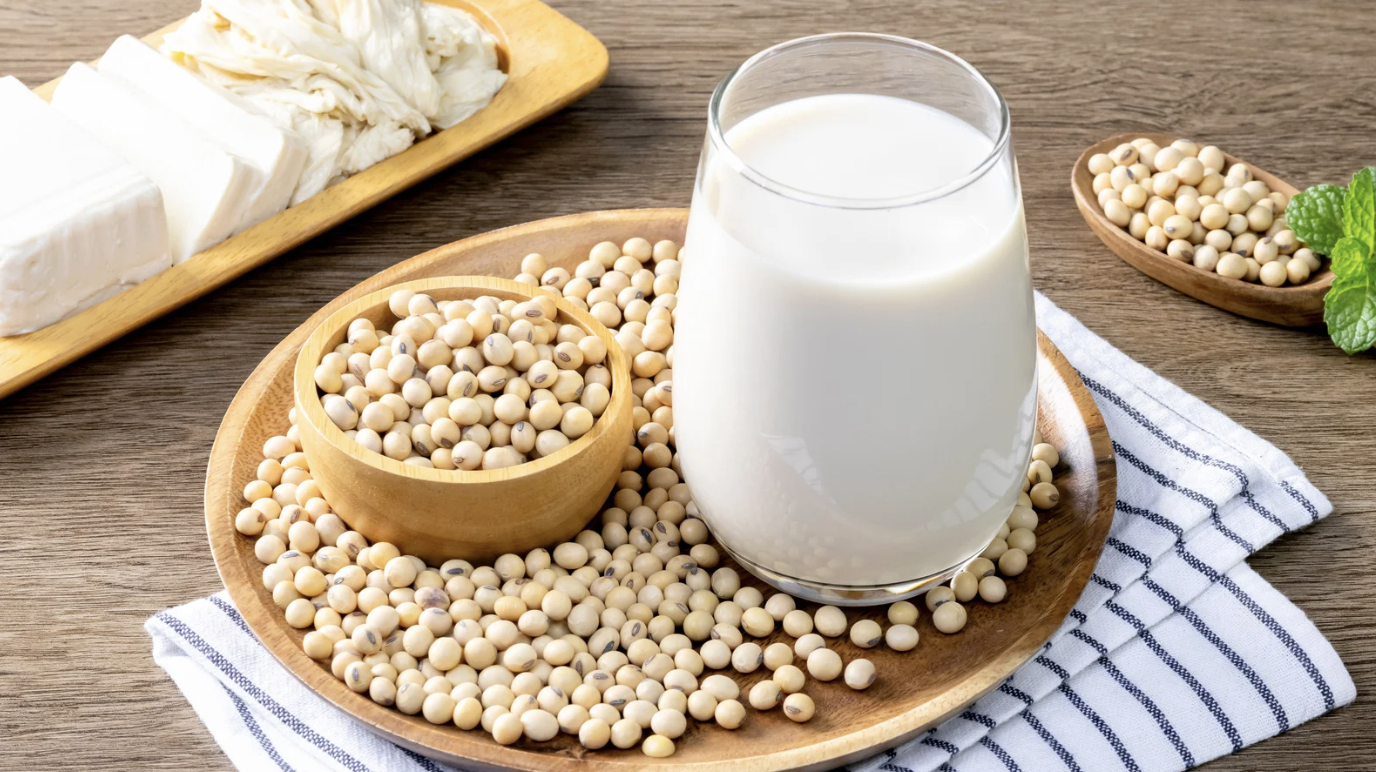 Nam giới uống sữa đậu nành có làm giảm sinh lý? - Ảnh 1.