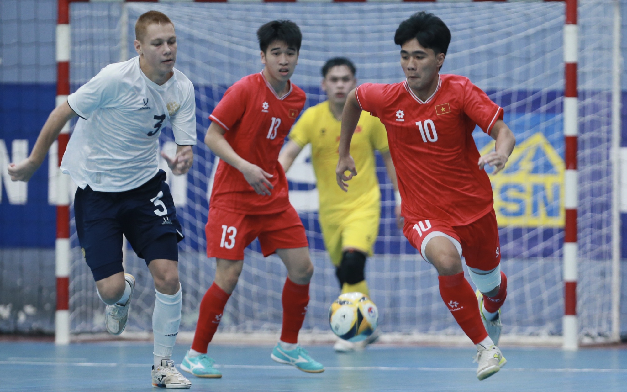 Futsal Việt Nam ra qu&acirc;n thuận lợi với chiến thắng "4 sao" ở giải Đ&ocirc;ng Nam &Aacute; - Ảnh 2.