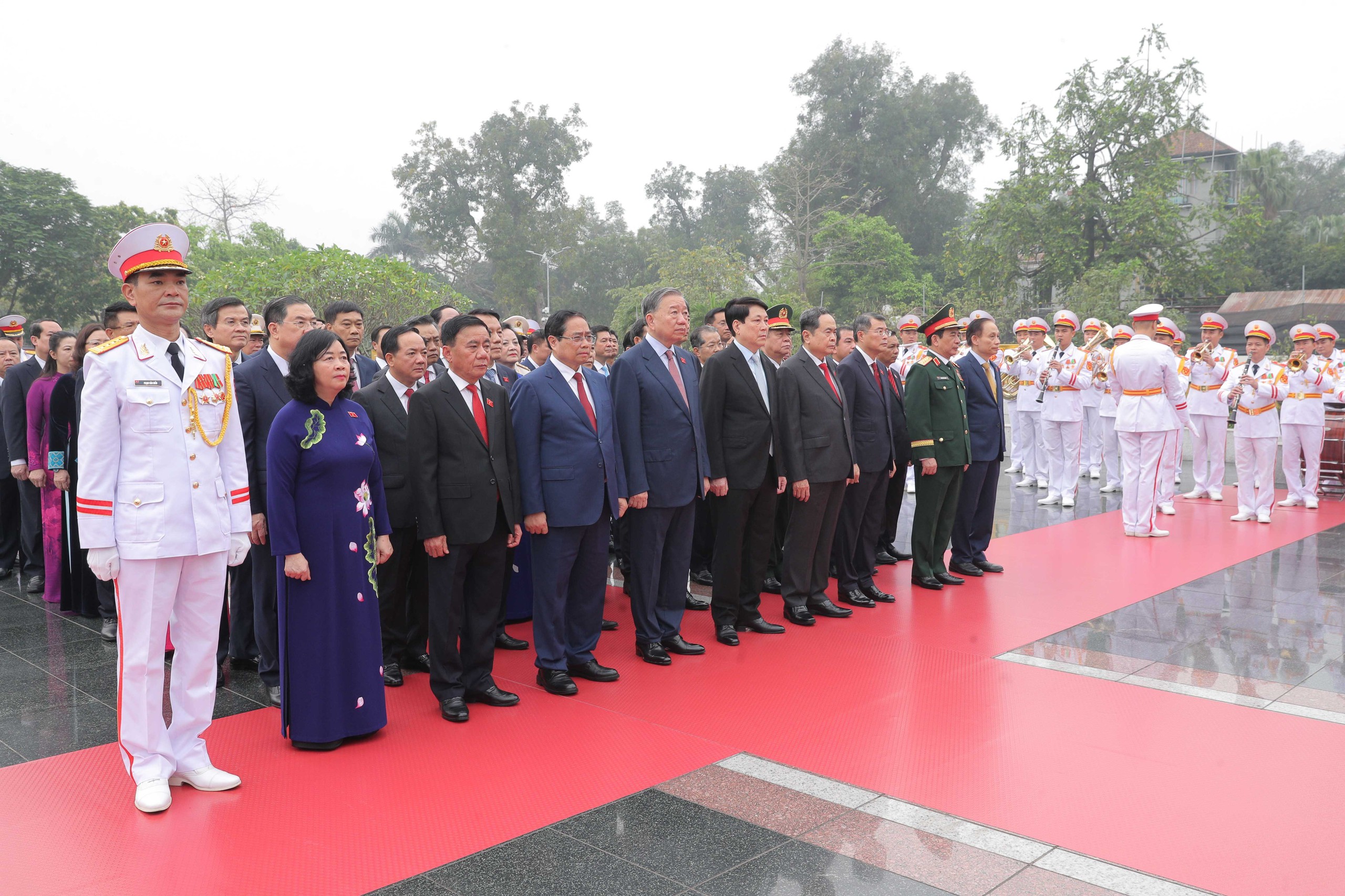 Lãnh đạo vào Lăng viếng Chủ tịch Hồ Chí Minh trước Kỳ họp Quốc hội 2026 - Ảnh 6. Lãnh đạo vào Lăng viếng Chủ tịch Hồ Chí Minh trước Kỳ họp Quốc hội 2026 - Ảnh 6.