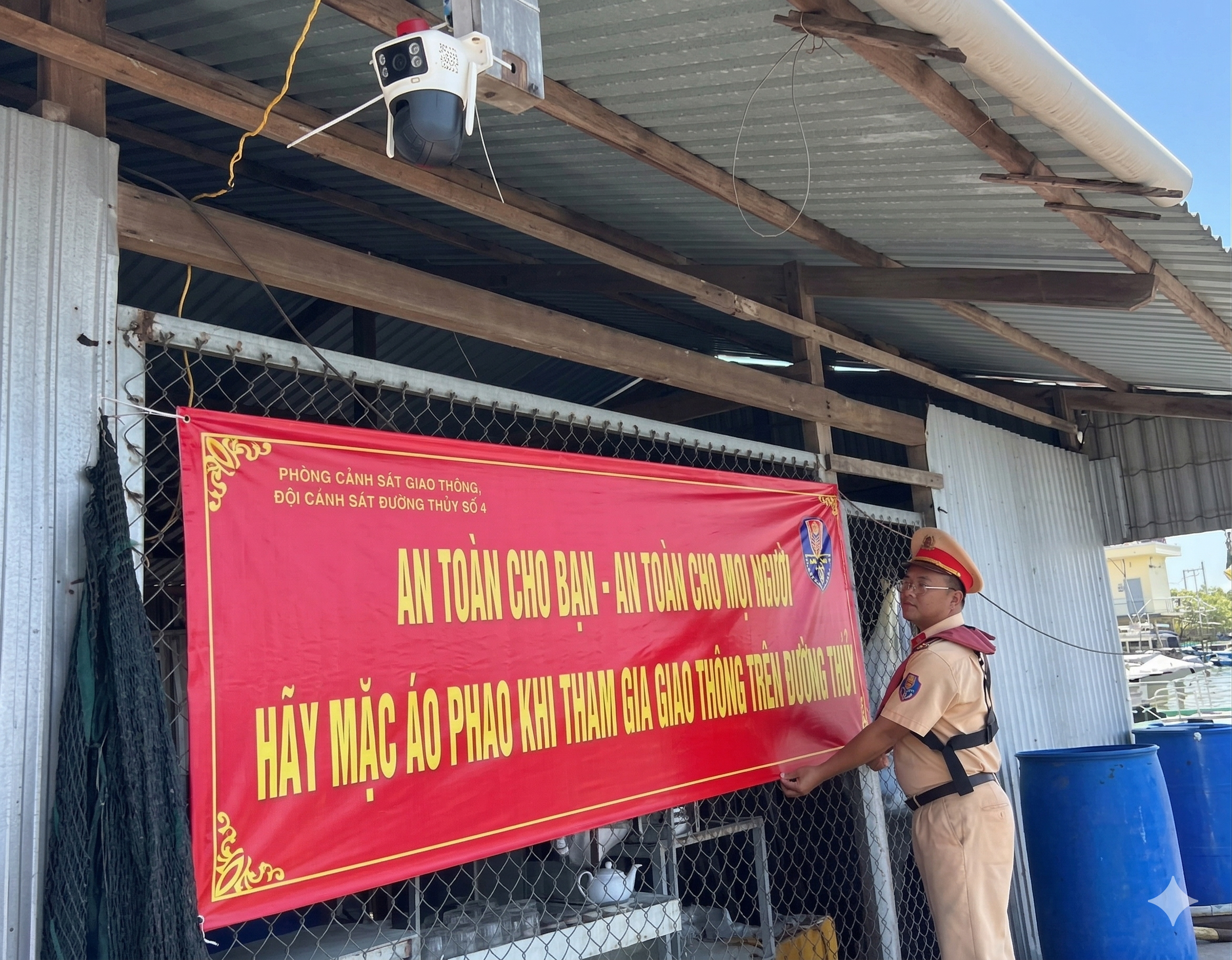 CSGT TPHCM khuyến cáo lắp đặt camera tại các cảng - Ảnh 1.