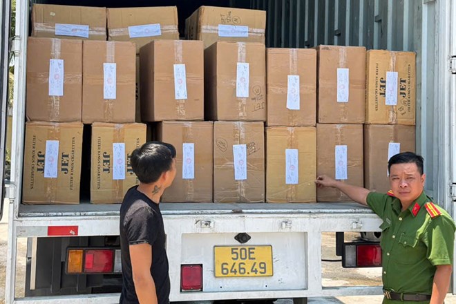 Phát hiện cả xe tải chở thuốc lá ngoại không rõ nguồn gốc tại Gia Lai - Ảnh 1.