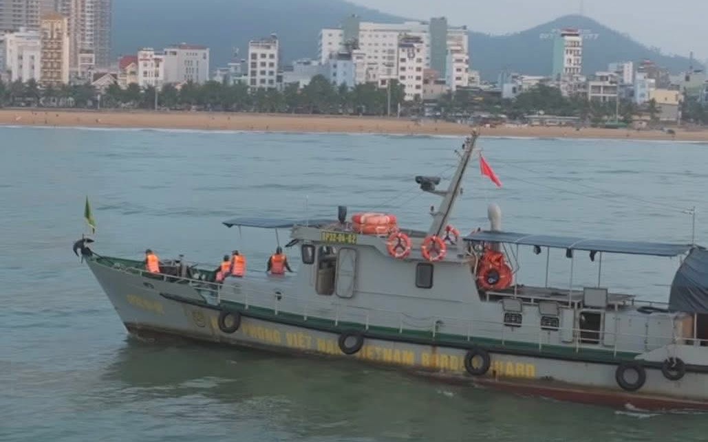 T&igrave;m thấy thi thể nam sinh lớp 12 bị s&oacute;ng cuốn mất t&iacute;ch ở biển Quy Nhơn - Ảnh 2.