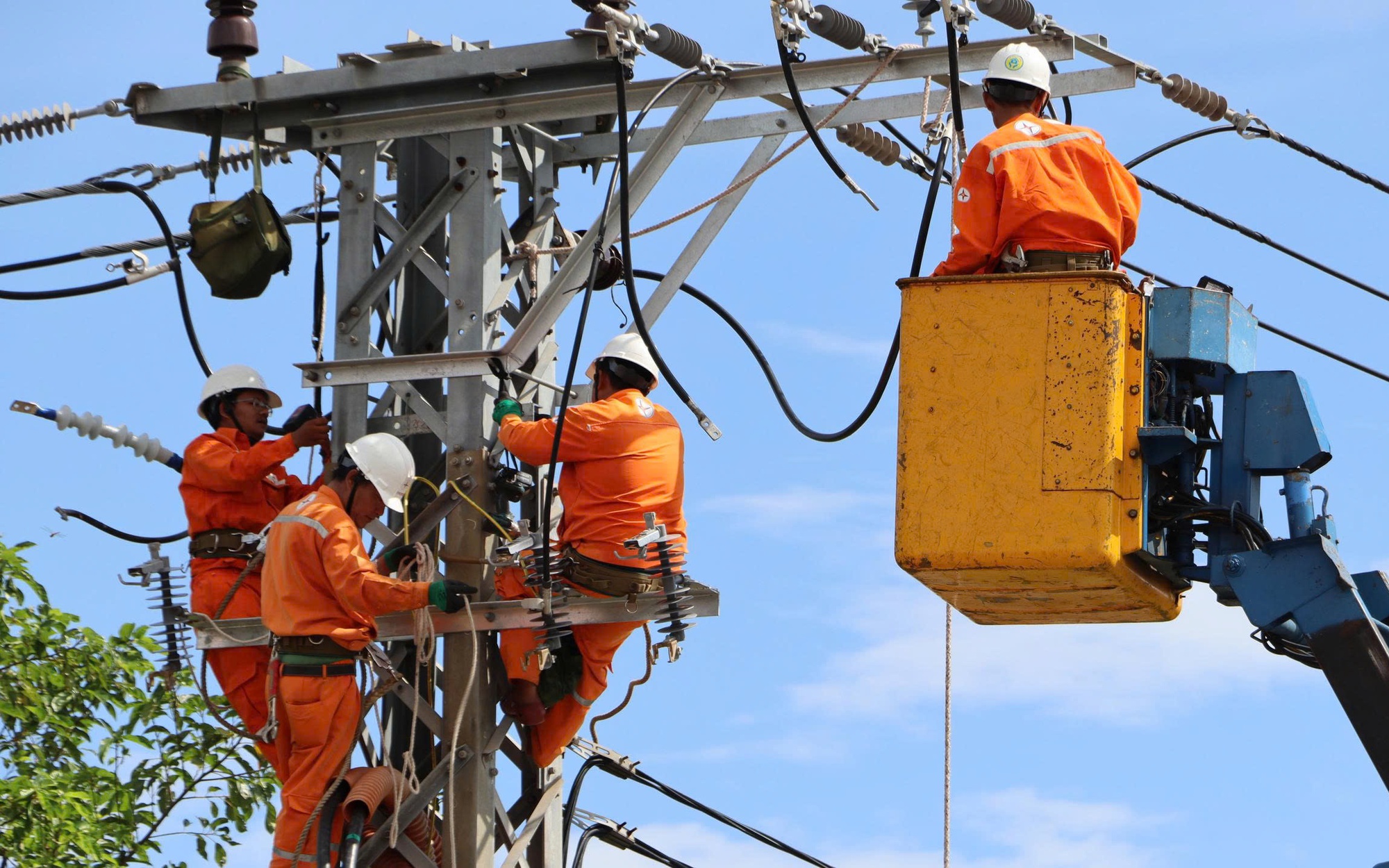 Nắng n&oacute;ng đến sớm bất thường, cường độ gay gắt k&eacute;o d&agrave;i nhiều ng&agrave;y v&agrave; dự b&aacute;o mưa &iacute;t hơn - Ảnh 2.