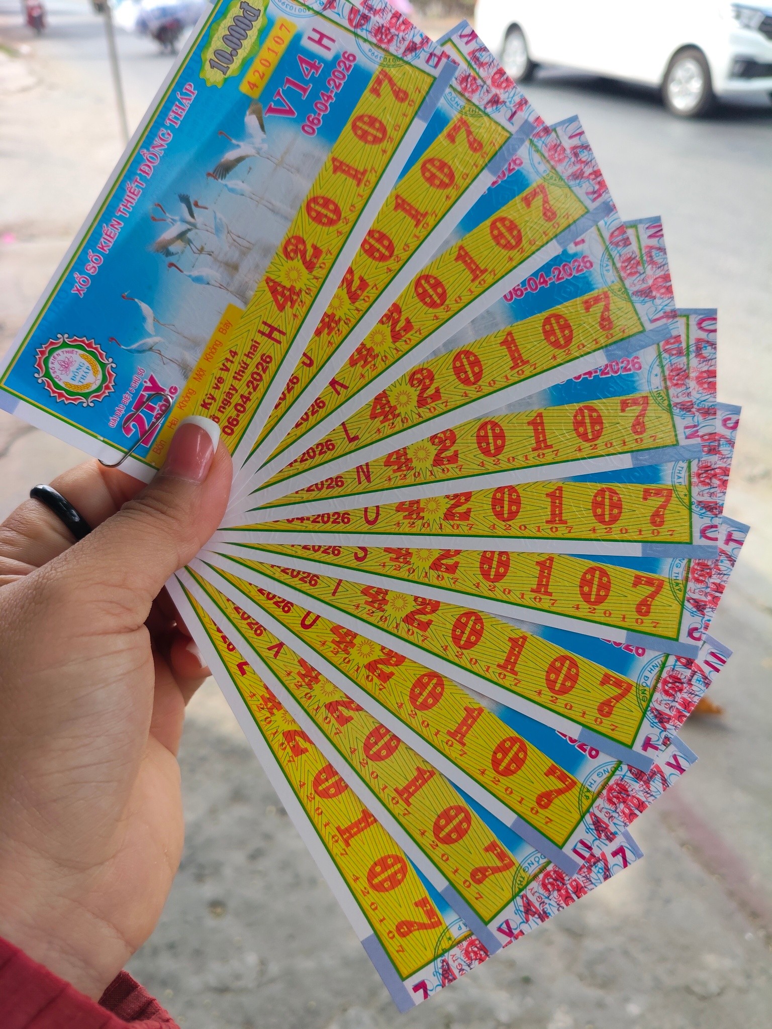 Xổ số miền Nam: Chiều 6-4, lộ diện người phụ nữ ở TPHCM trúng độc đắc 14 tỉ đồng - Ảnh 1.