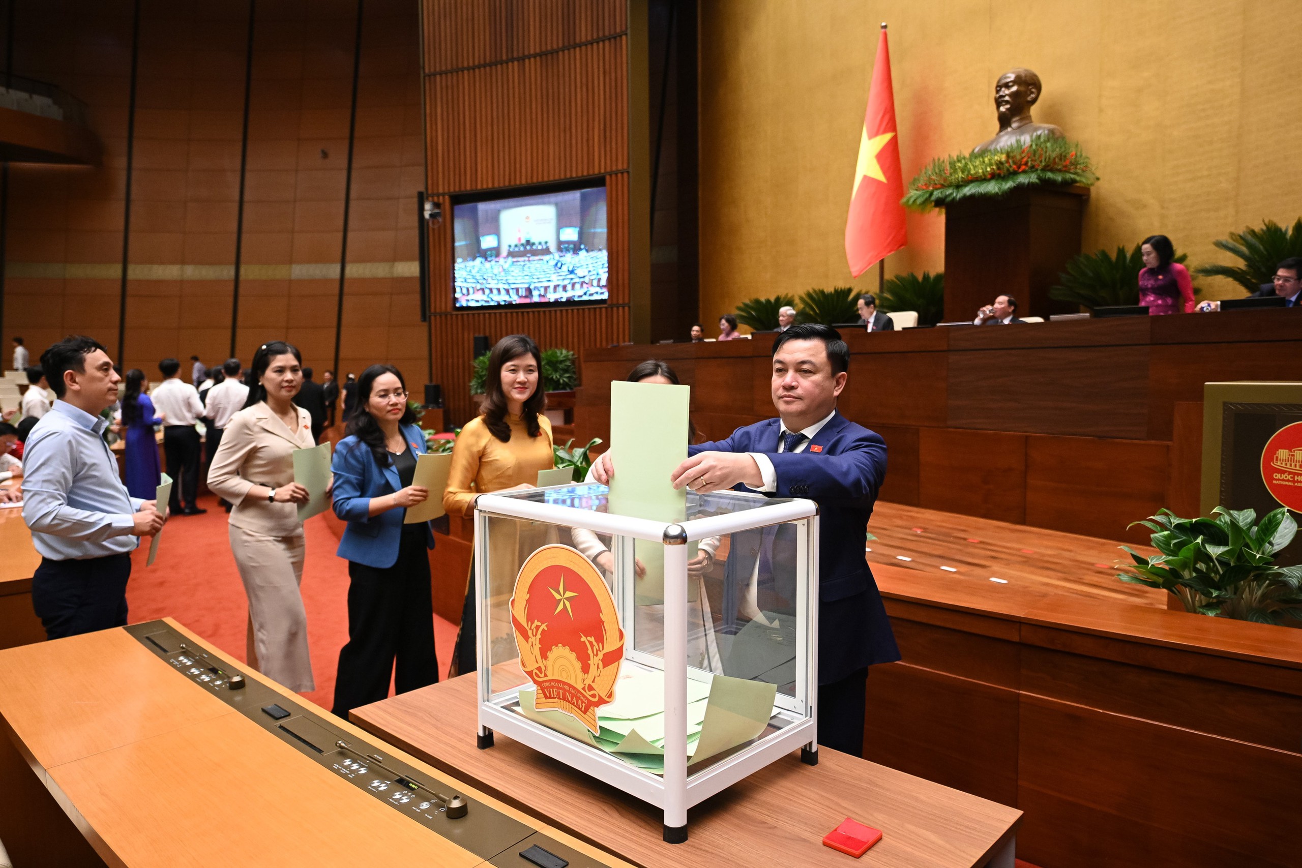 Danh sách 18 ủy viên Ủy ban Thường vụ Quốc hội khóa XVI - Ảnh 2.