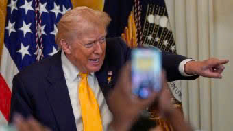 Iran tuy&ecirc;n bố chỉ mở cửa eo biển Hormuz khi được bồi thường thiệt hại chiến tranh - Ảnh 1.