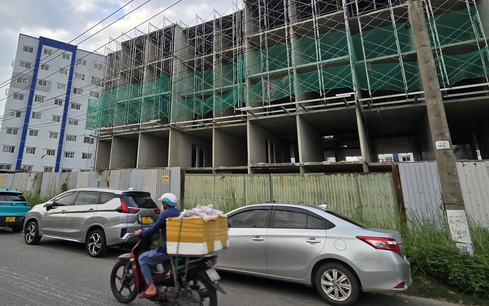 V&igrave; sao c&ocirc;ng nh&acirc;n x&acirc;y dựng thường kh&oacute; mua nh&agrave; ở x&atilde; hội? - Ảnh 1.