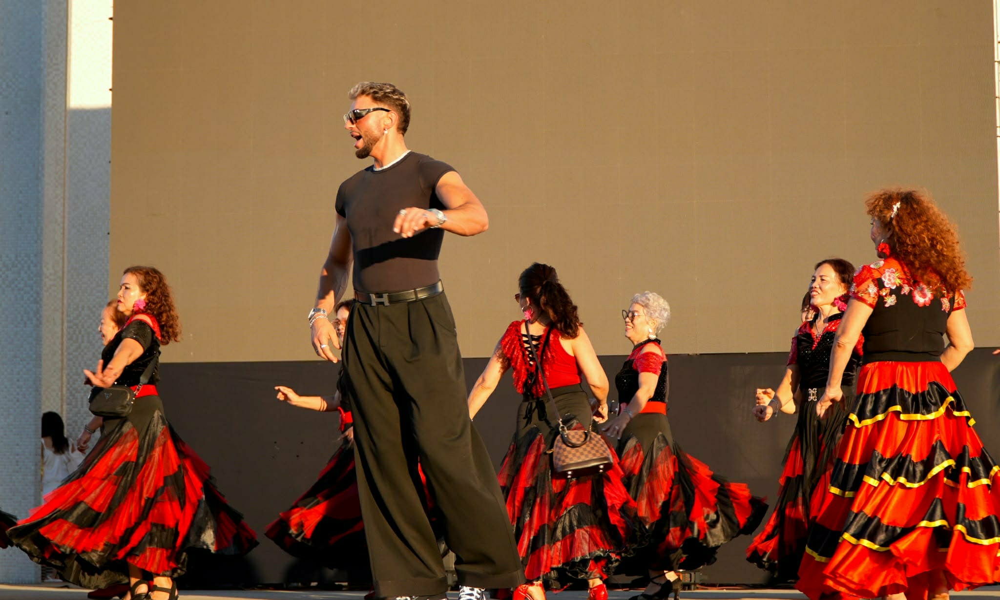 Hơn 500 người học m&uacute;a miễn ph&iacute; Line Dance tại Vũng T&agrave;u - Ảnh 3.