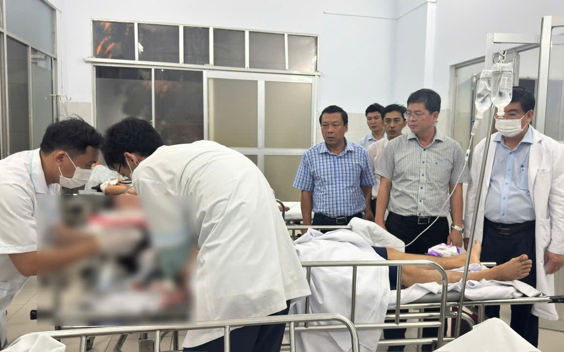 B&aacute;c sĩ xuy&ecirc;n đ&ecirc;m cấp cứu nạn nh&acirc;n vụ tai nạn xe kh&aacute;ch lao xuống vực - Ảnh 4.