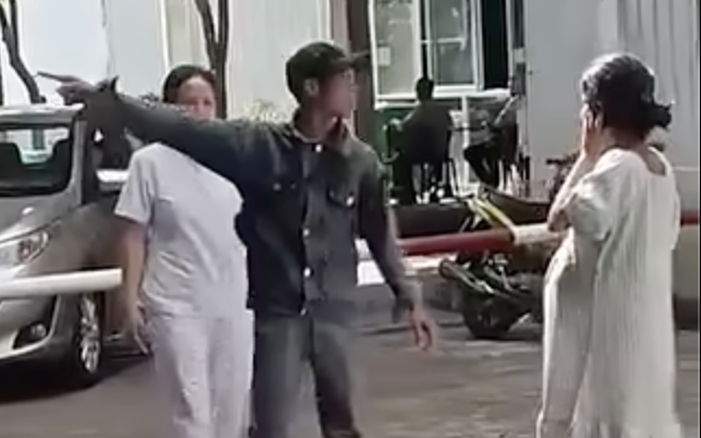 C&ocirc;ng an l&agrave;m việc với người t&aacute;t thai phụ song sinh trong bệnh viện ở L&acirc;m Đồng - Ảnh 1.