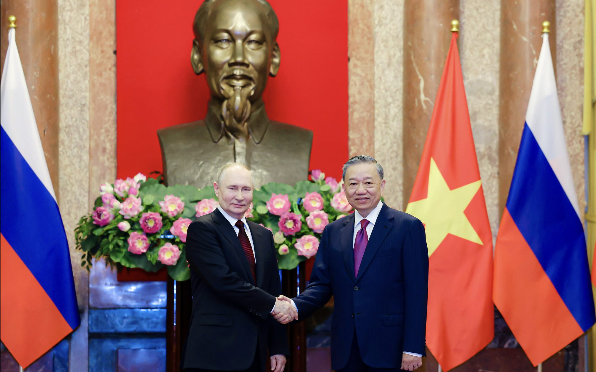 Tổng B&iacute; thư, Chủ tịch nước T&ocirc; L&acirc;m tiếp Gi&aacute;m đốc Cơ quan Vệ binh Quốc gia Nga - Ảnh 2.