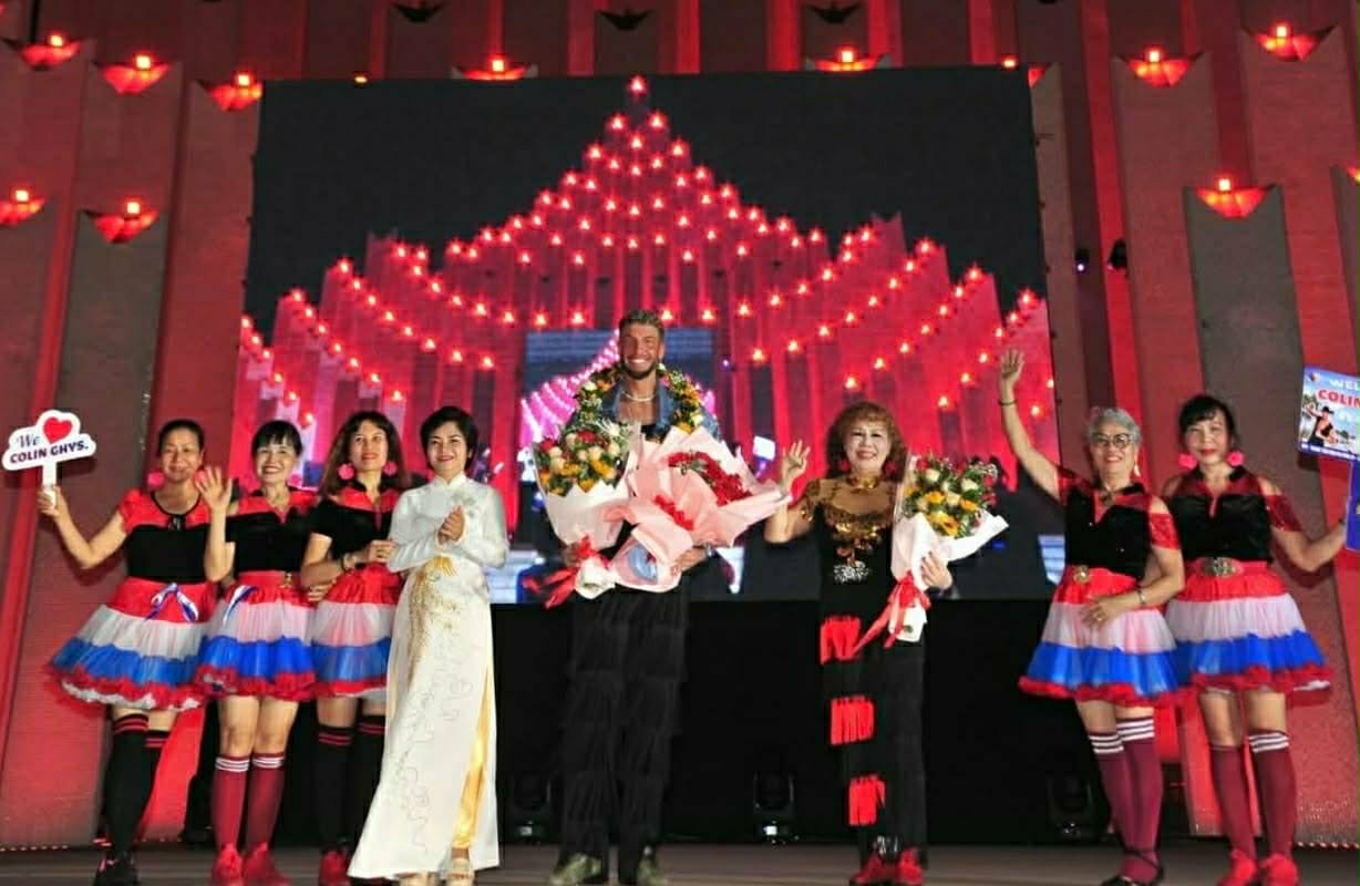 Hơn 500 người học m&uacute;a miễn ph&iacute; Line Dance tại Vũng T&agrave;u - Ảnh 4.