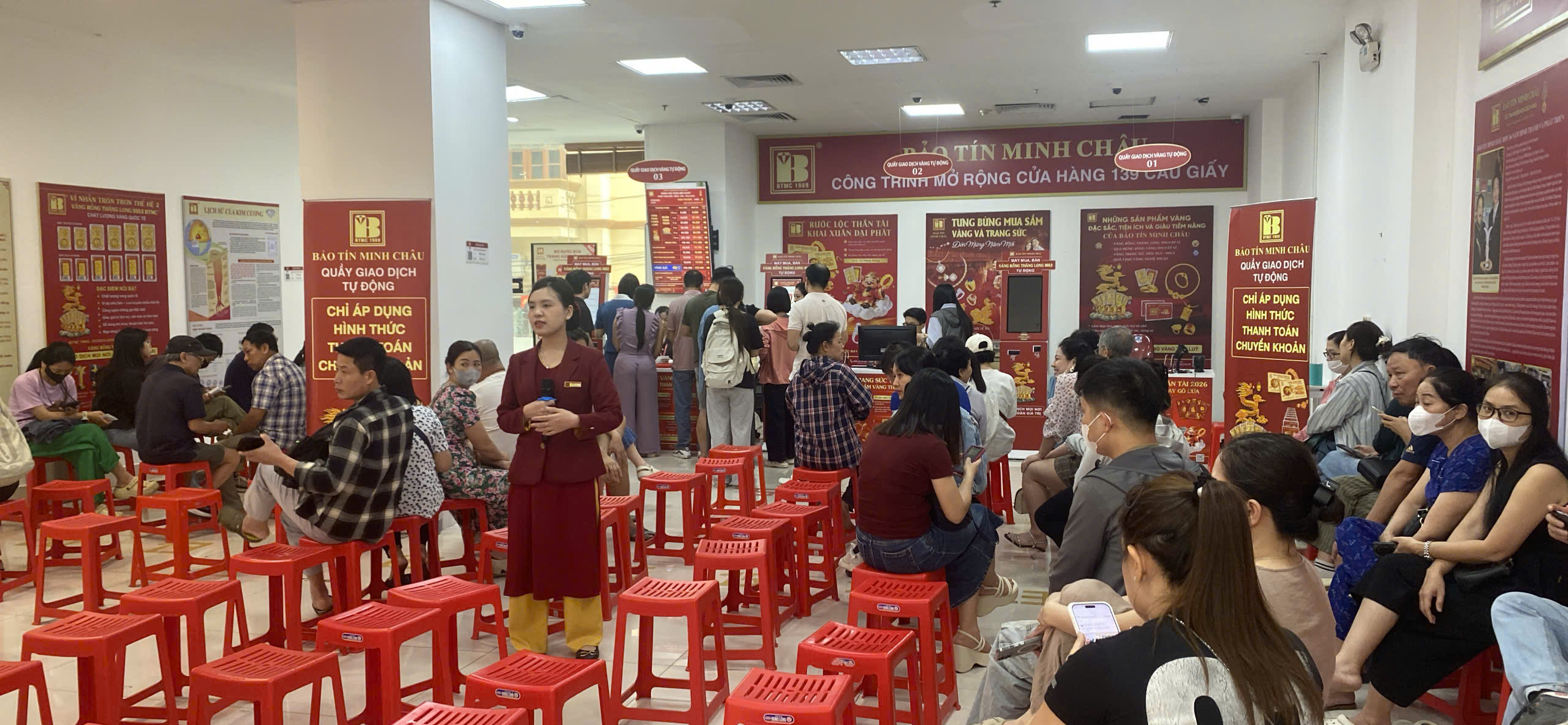 Khởi tố ông Vũ Minh Châu ảnh hưởng đến thị trường vàng Bảo Tín Minh Châu 2026 - Ảnh 3. Khởi tố ông Vũ Minh Châu ảnh hưởng đến thị trường vàng Bảo Tín Minh Châu 2026 - Ảnh 3.