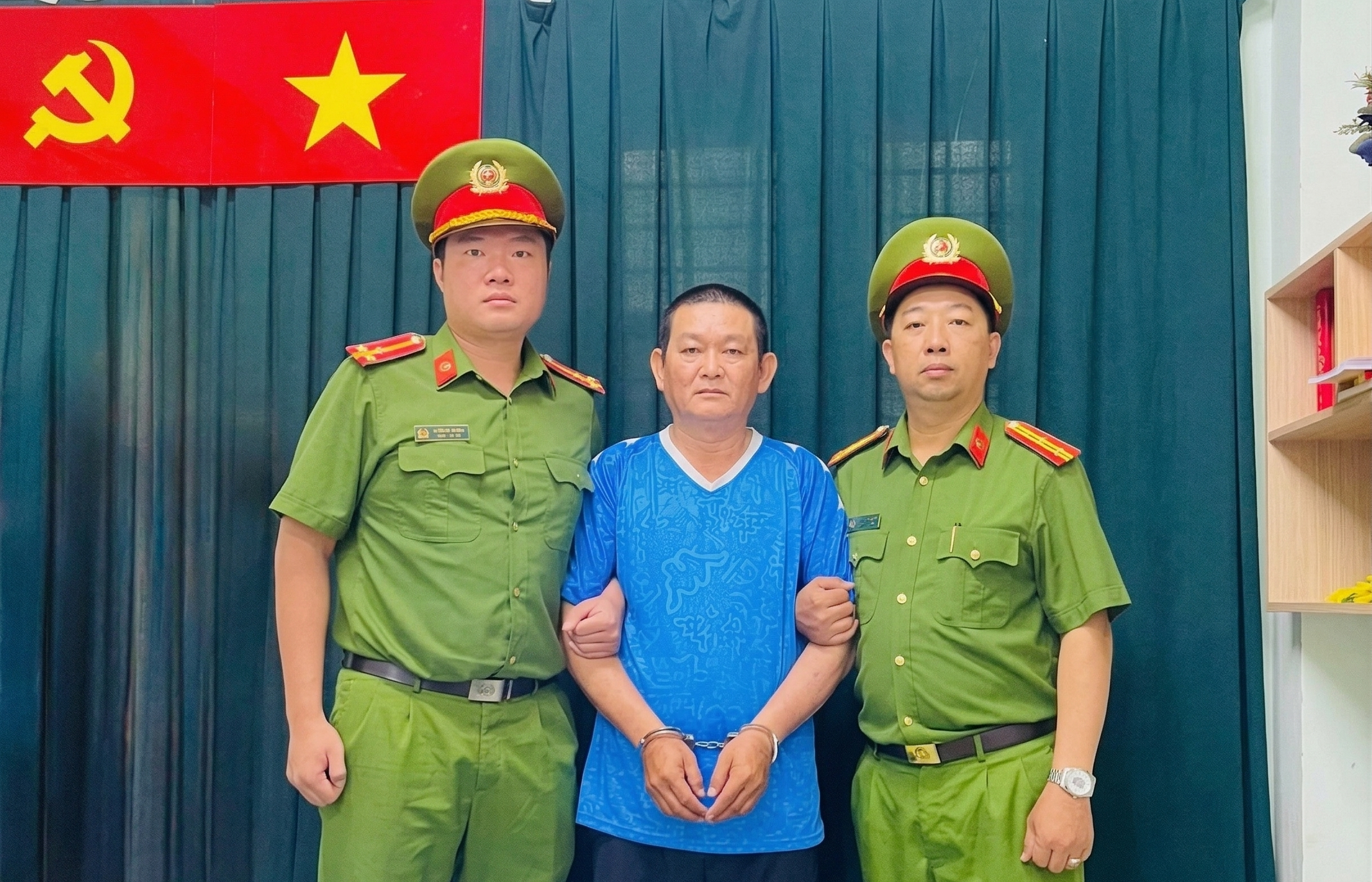 Kẻ cướp lắc tay vàng của cô gái trẻ ở TPHCM bị bắt giữ trong năm 2026 - Ảnh 1.