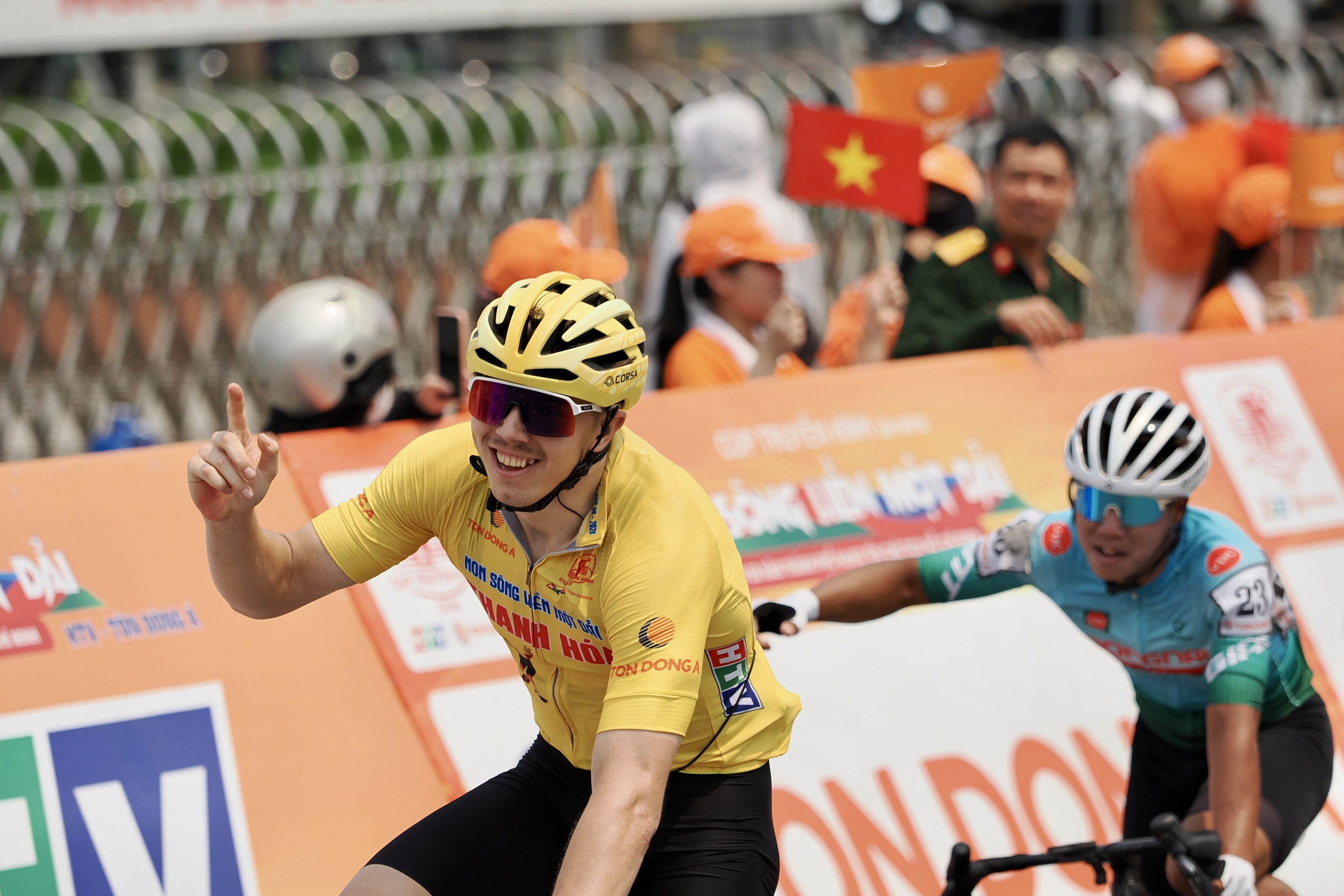 Áo Cam Nguyễn Văn Bình gặp nạn đáng tiếc tại đích đến chặng 5 Cúp truyền hình TP HCM 2026 - Ảnh 4.