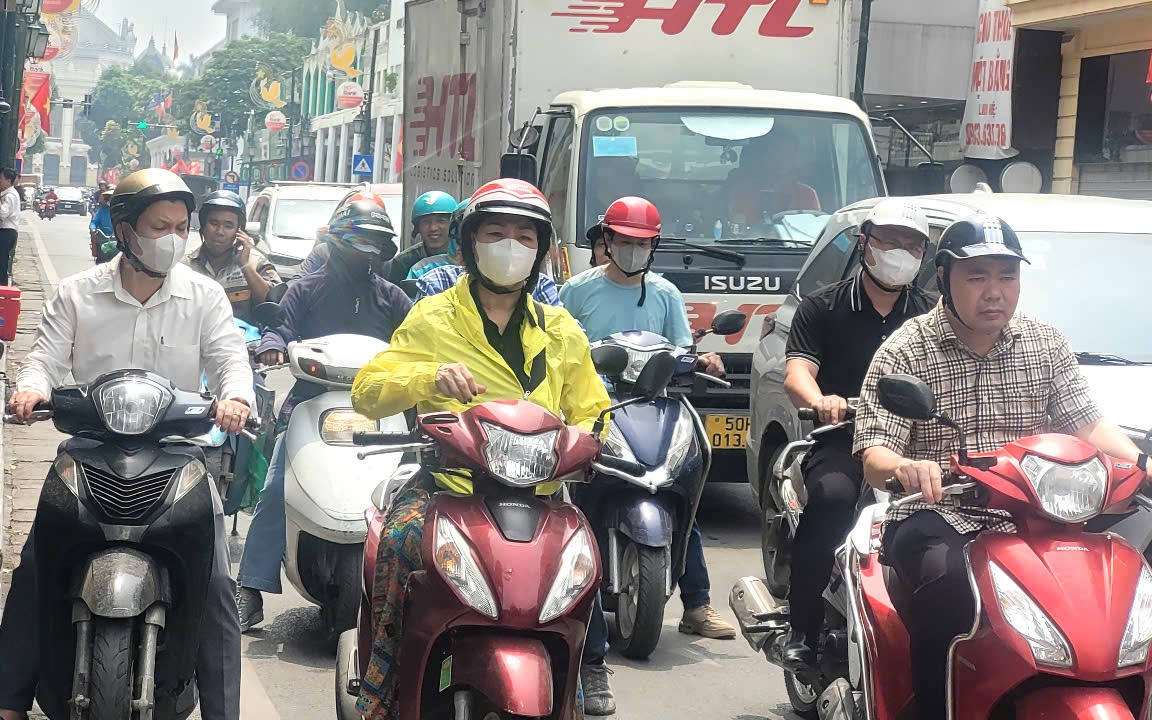 Ti&ecirc;u thụ xe m&aacute;y điện tăng sốc, doanh số xe xăng chững lại  - Ảnh 2.