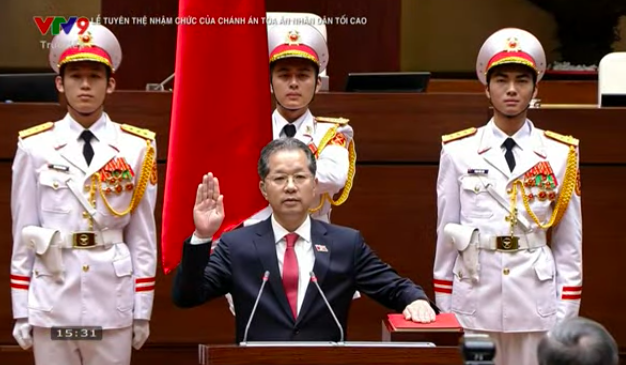 Chánh án Tòa án nhân dân Tối cao Nguyễn Văn Quảng tuyên thệ nhậm chức - Ảnh 1.