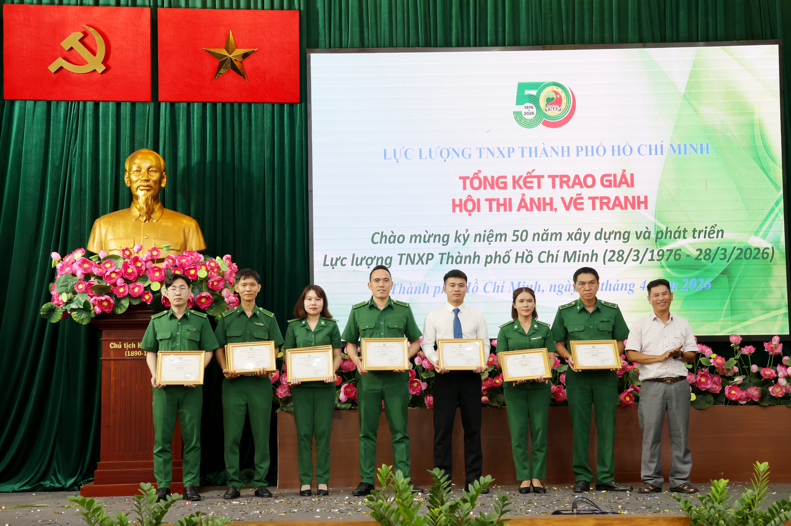 Công bố quyết định của UBND TPHCM về Lực lượng Thanh niên xung phong - Ảnh 3.