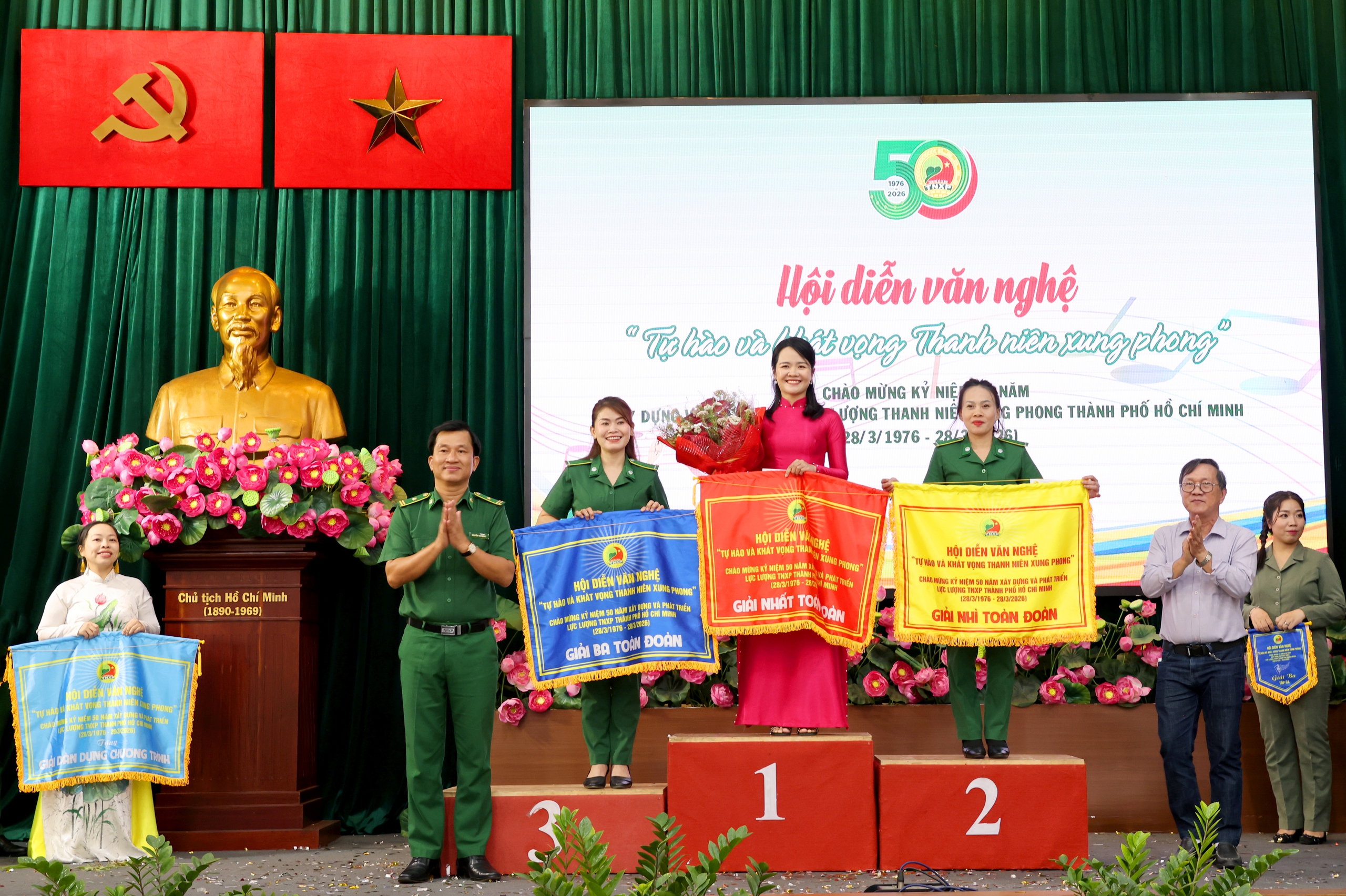 Công bố quyết định của UBND TPHCM về Lực lượng Thanh niên xung phong - Ảnh 2.