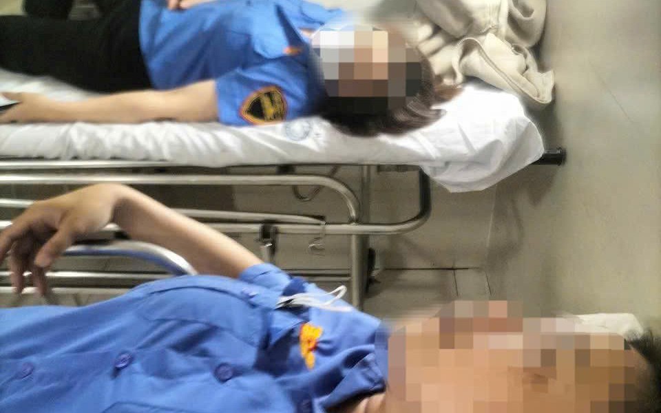 CLIP: Nữ nh&acirc;n vi&ecirc;n g&aacute;c chắn ở Đ&agrave; Nẵng: "Ch&uacute;ng t&ocirc;i bị đ&aacute;nh đến hoảng loạn, cho&aacute;ng v&aacute;ng" - Ảnh 2.