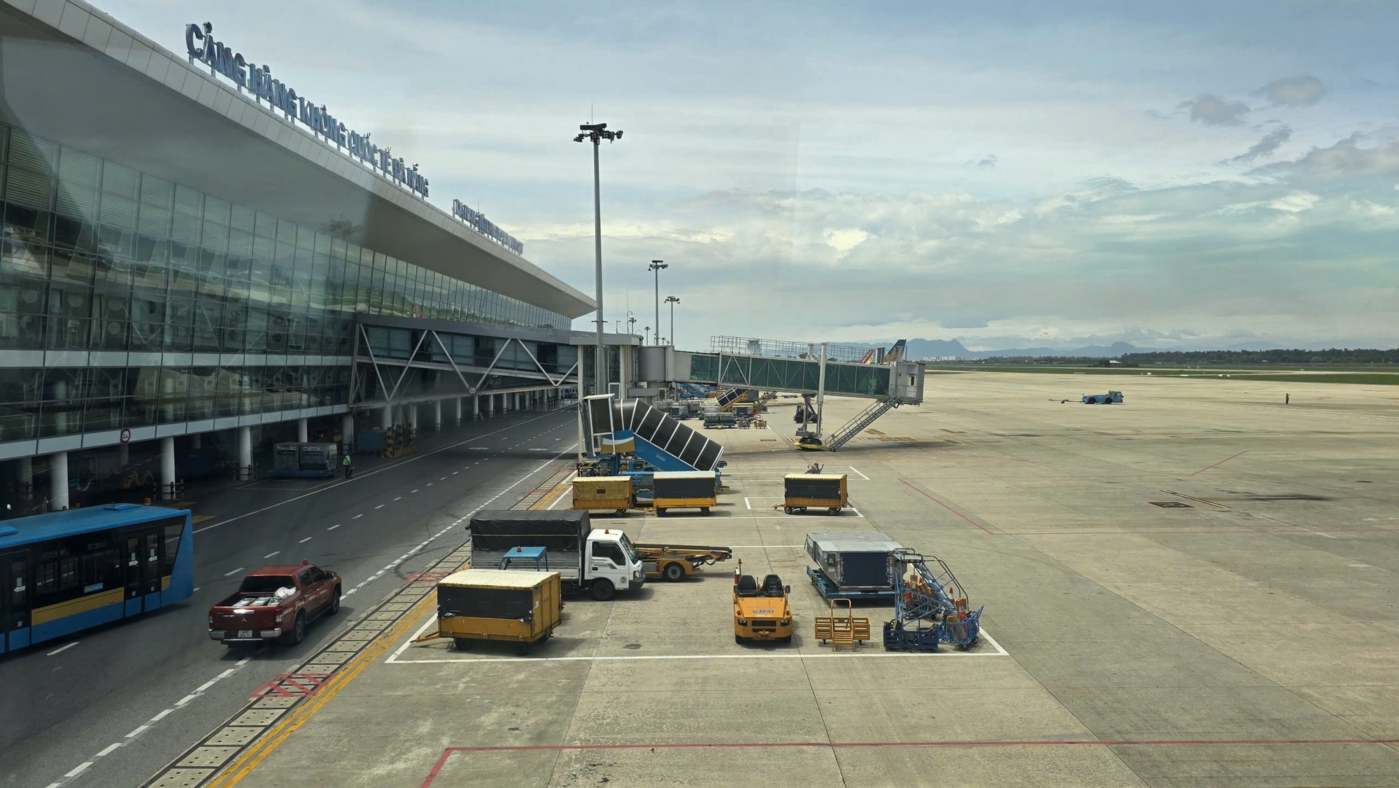 Sân bay Đà Nẵng thí điểm dùng VNeID đi máy bay từ 1-6 - Ảnh 1.