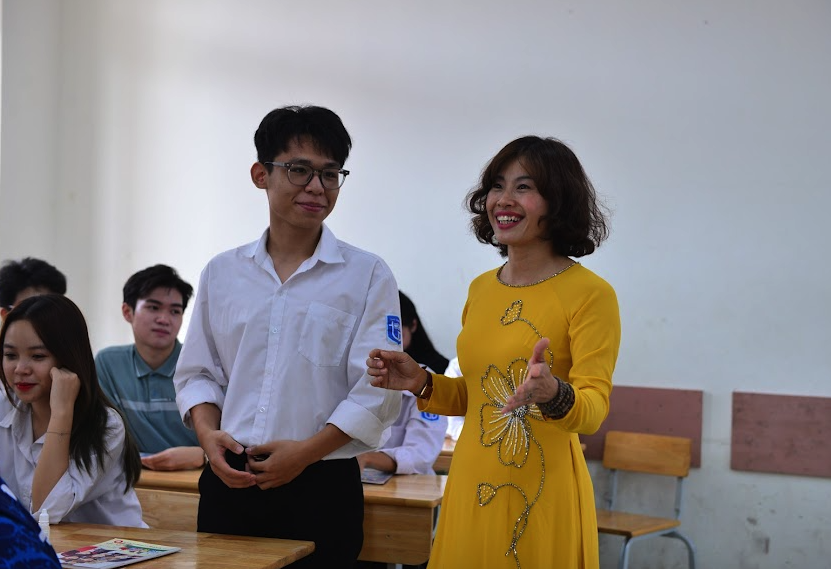 Bộ GD-ĐT: Không cấm dạy thêm, học thêm chính đáng - Ảnh 1.