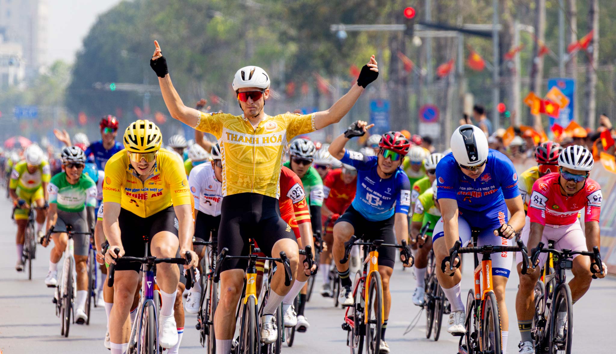 Ngoại binh Thanh Hóa thắng chặng 6 Cúp truyền hình TP HCM 2026 sau màn nước rút tốc độ cao - Ảnh 7.