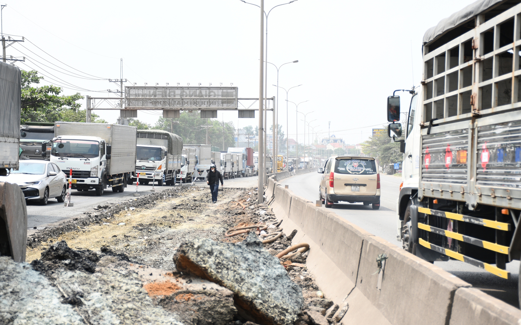 Kẹt xe nghi&ecirc;m trọng tr&ecirc;n Quốc lộ 51 tại Đồng Nai do sửa chữa đường Trong năm 2026 - Ảnh 2.