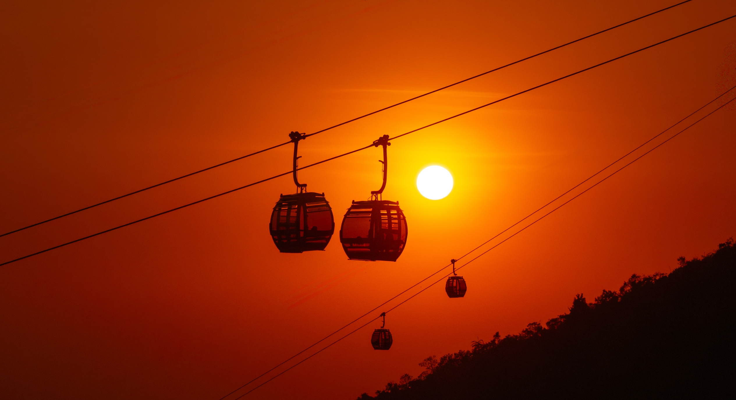 Khoảnh khắc hiếm c&oacute;: Mặt Trời "&ocirc;m trọn" tượng Phật B&agrave; tr&ecirc;n n&uacute;i B&agrave; Đen - Ảnh 2.