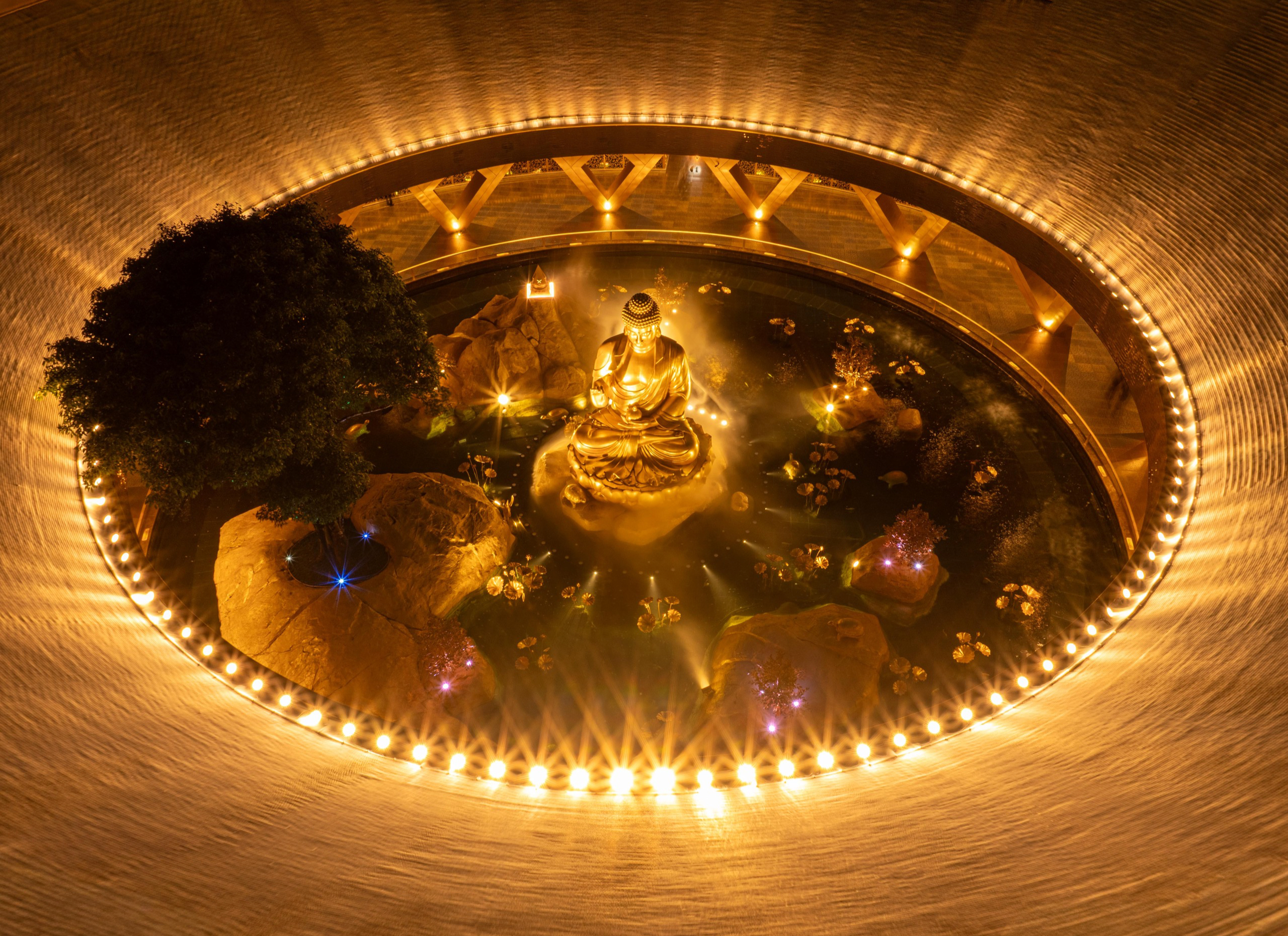 Khoảnh khắc hiếm c&oacute;: Mặt Trời "&ocirc;m trọn" tượng Phật B&agrave; tr&ecirc;n n&uacute;i B&agrave; Đen - Ảnh 11.