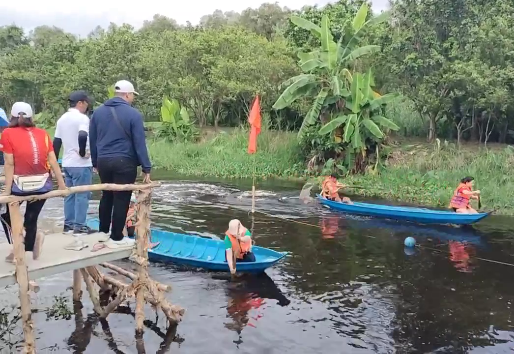 Thử thách đi cầu khỉ tại sự kiện 