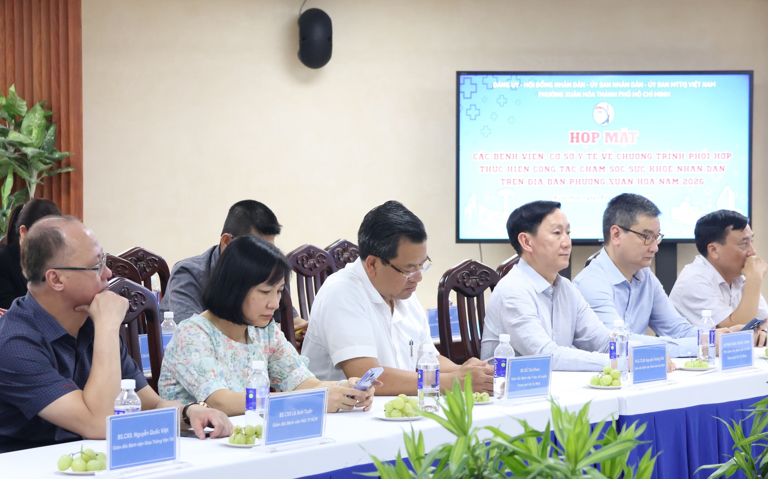 TPHCM: Người d&acirc;n phường Xu&acirc;n H&ograve;a được chăm s&oacute;c sức khỏe tận nh&agrave;, lập hồ sơ điện tử - Ảnh 4.