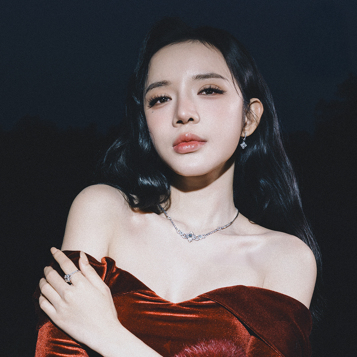 LyLy tái xuất âm nhạc sau vai diễn