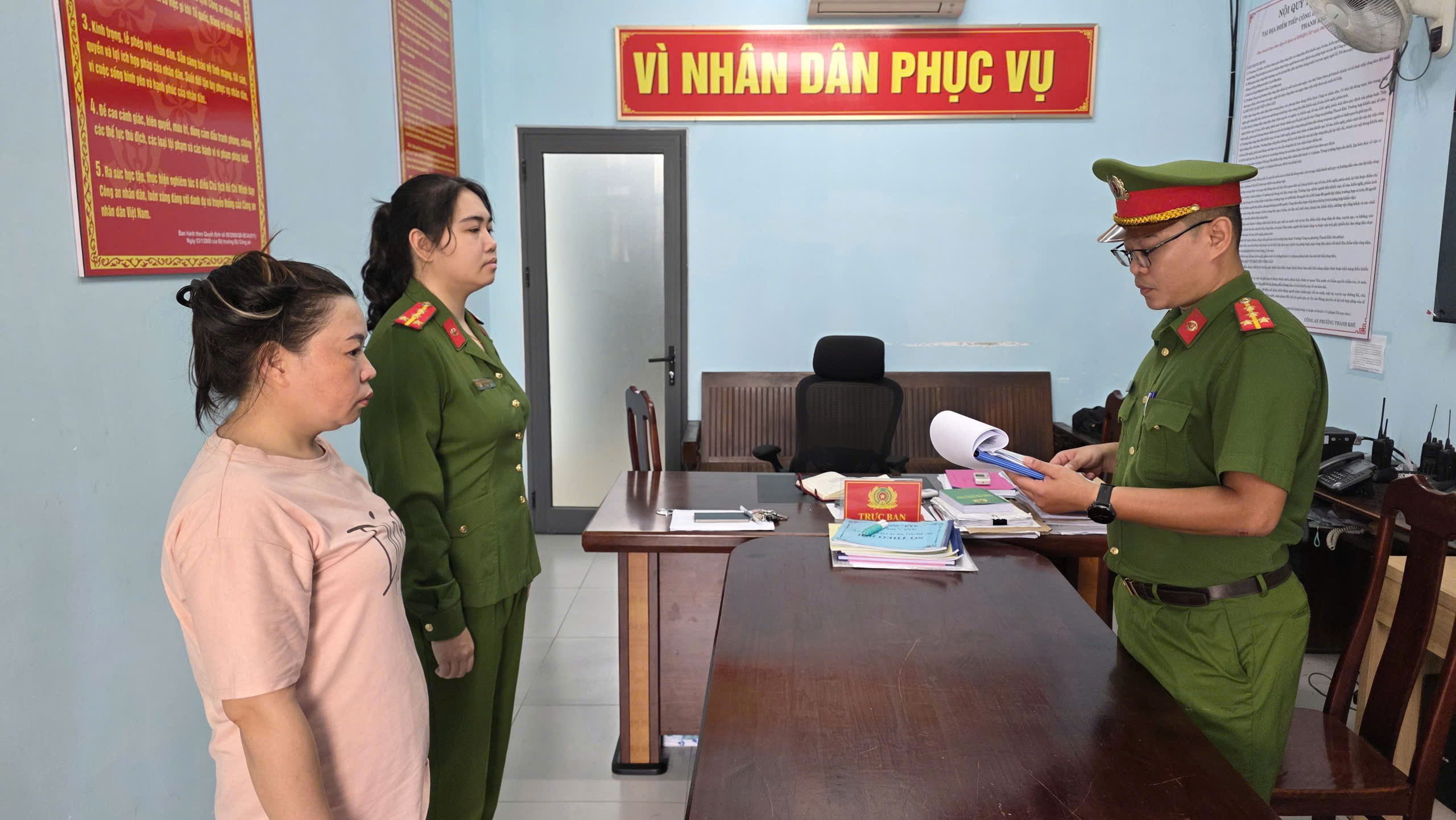 Chân dung kẻ hành hung hai nữ nhân viên gác chắn ở Đà Nẵng - Ảnh 1.