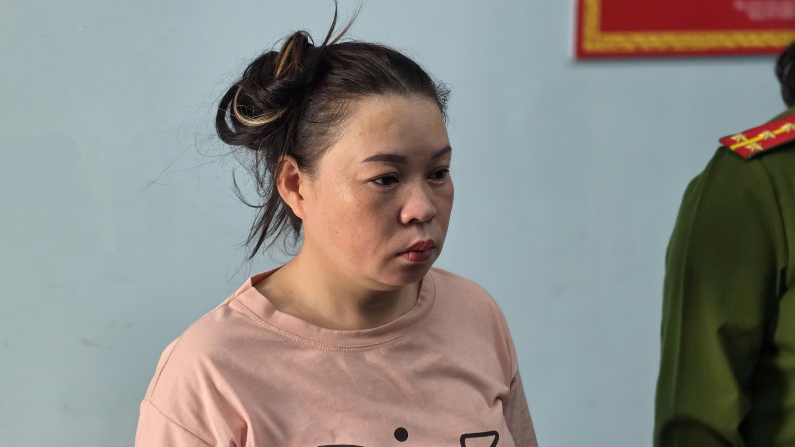 Chân dung kẻ hành hung hai nữ nhân viên gác chắn ở Đà Nẵng - Ảnh 2.