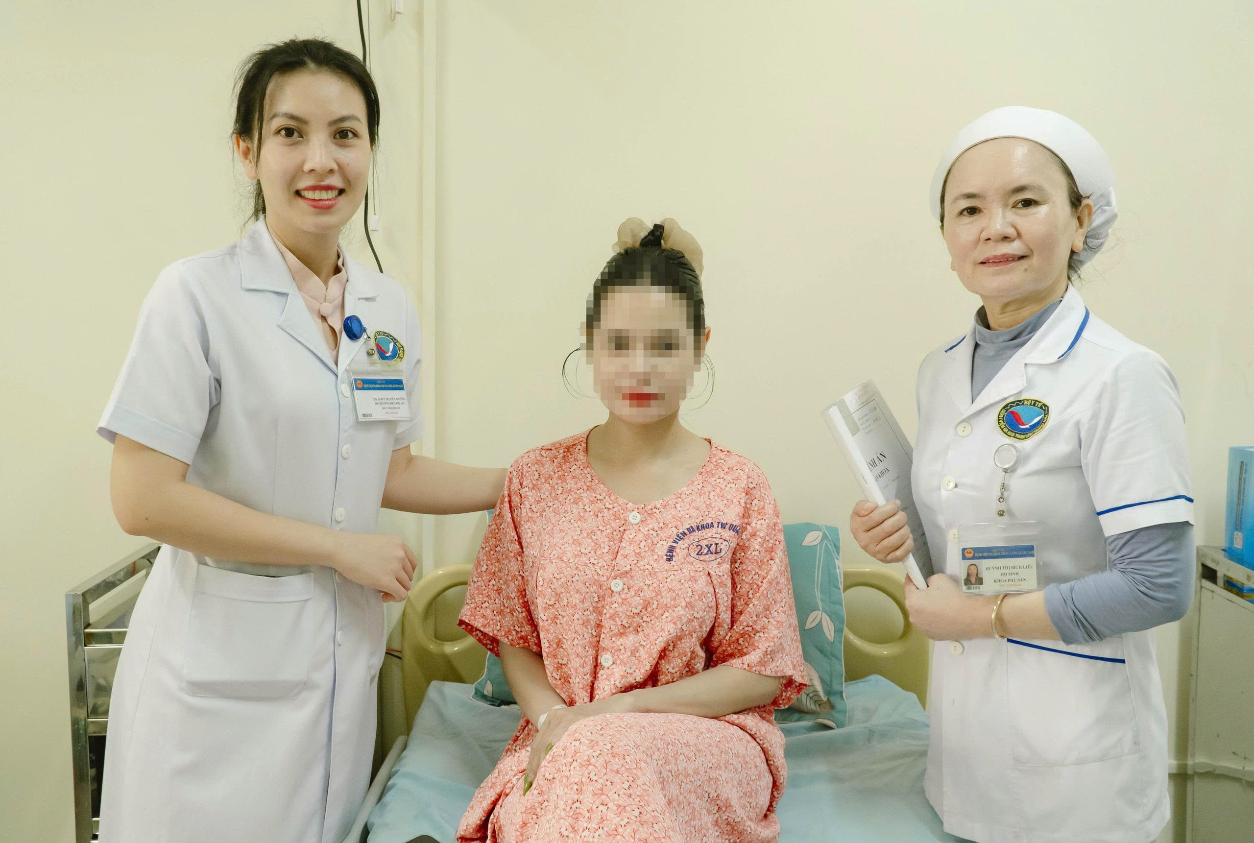 Khối u dài cả gang tay trong bụng người phụ nữ trẻ - Ảnh 2.