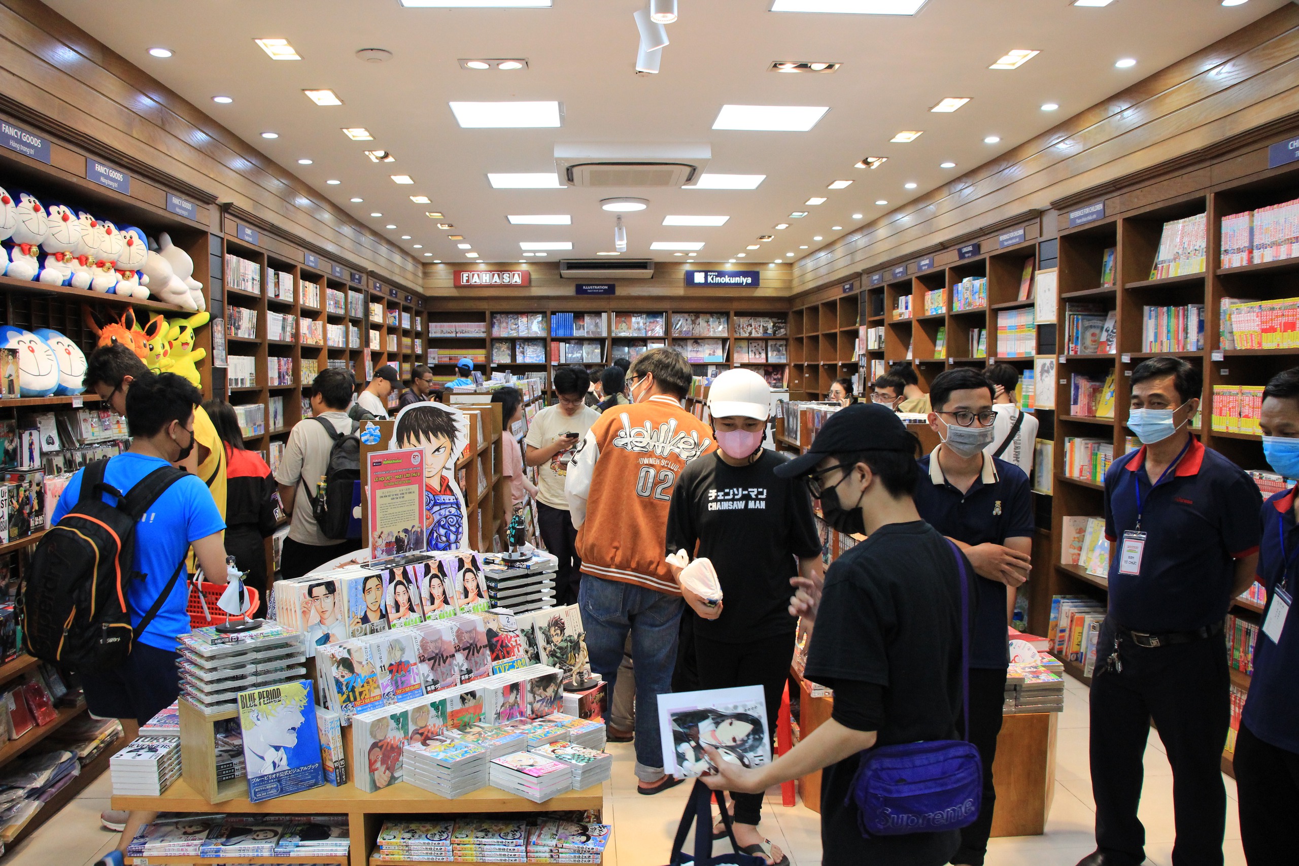 50 tuổi, Fahasa tặng 50 tủ sách và quà tặng cho học sinh nghèo trị giá 4 tỉ đồng  - Ảnh 2.