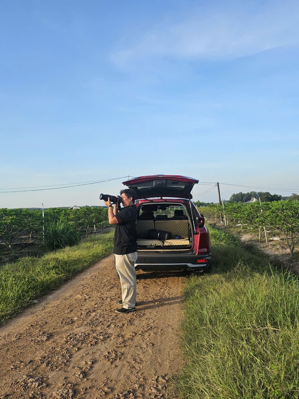 Khoảnh khắc hiếm c&oacute;: Mặt Trời "&ocirc;m trọn" tượng Phật B&agrave; tr&ecirc;n n&uacute;i B&agrave; Đen - Ảnh 4.