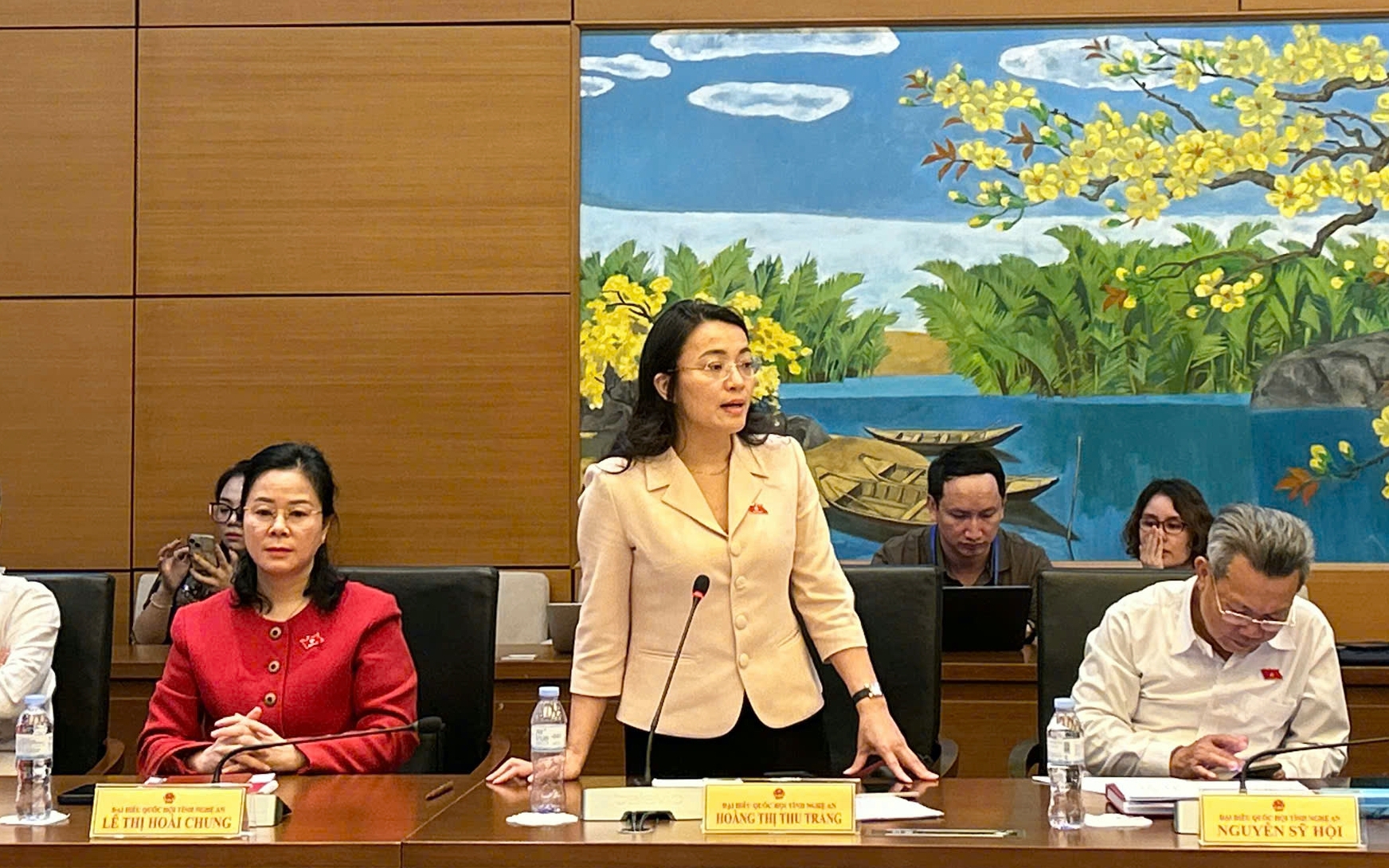 Băn khoăn c&ocirc;ng chứng giao dịch bất động sản - Ảnh 1.