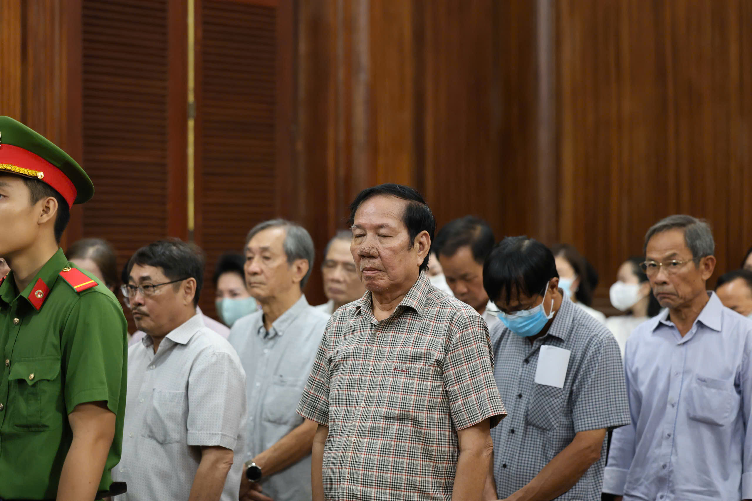 Cựu chủ tịch, Tổng giám đốc VRG nộp hàng chục tỉ đồng, xin miễn hình phạt - Ảnh 1.