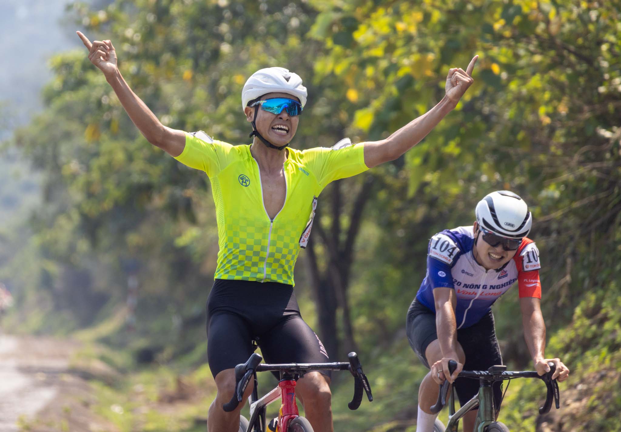 Chặng 7 cuộc đua xe đạp Cúp truyền hình TP HCM 2026: Đặng Thành Được tạm giữ Áo chấm đỏ - Ảnh 10.