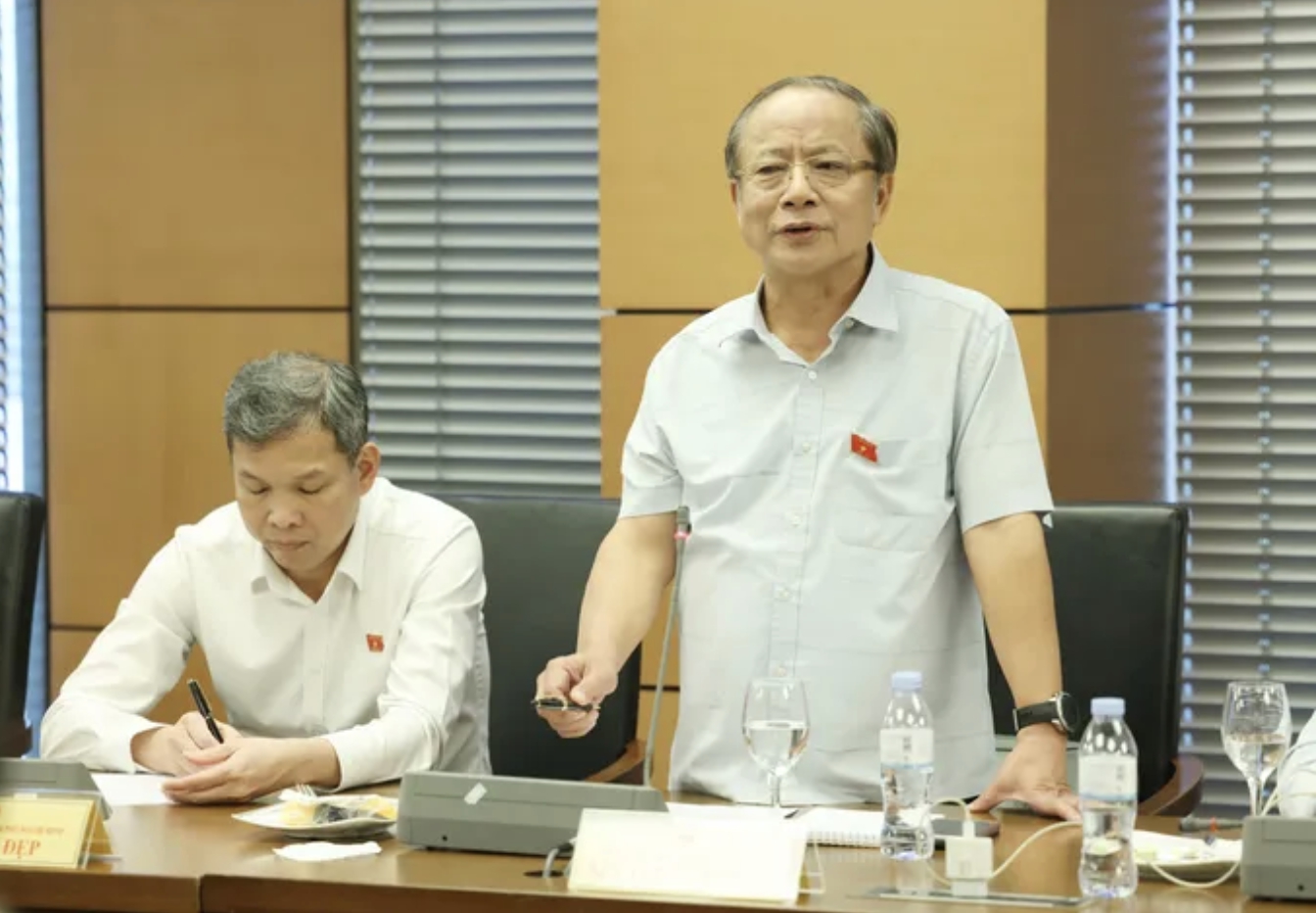 Đề xuất nộp thuế môn bài cho hộ kinh doanh 500 triệu đến 5 tỷ đồng năm 2026 - Ảnh 1. Đề xuất nộp thuế môn bài cho hộ kinh doanh 500 triệu đến 5 tỷ đồng năm 2026 - Ảnh 1.