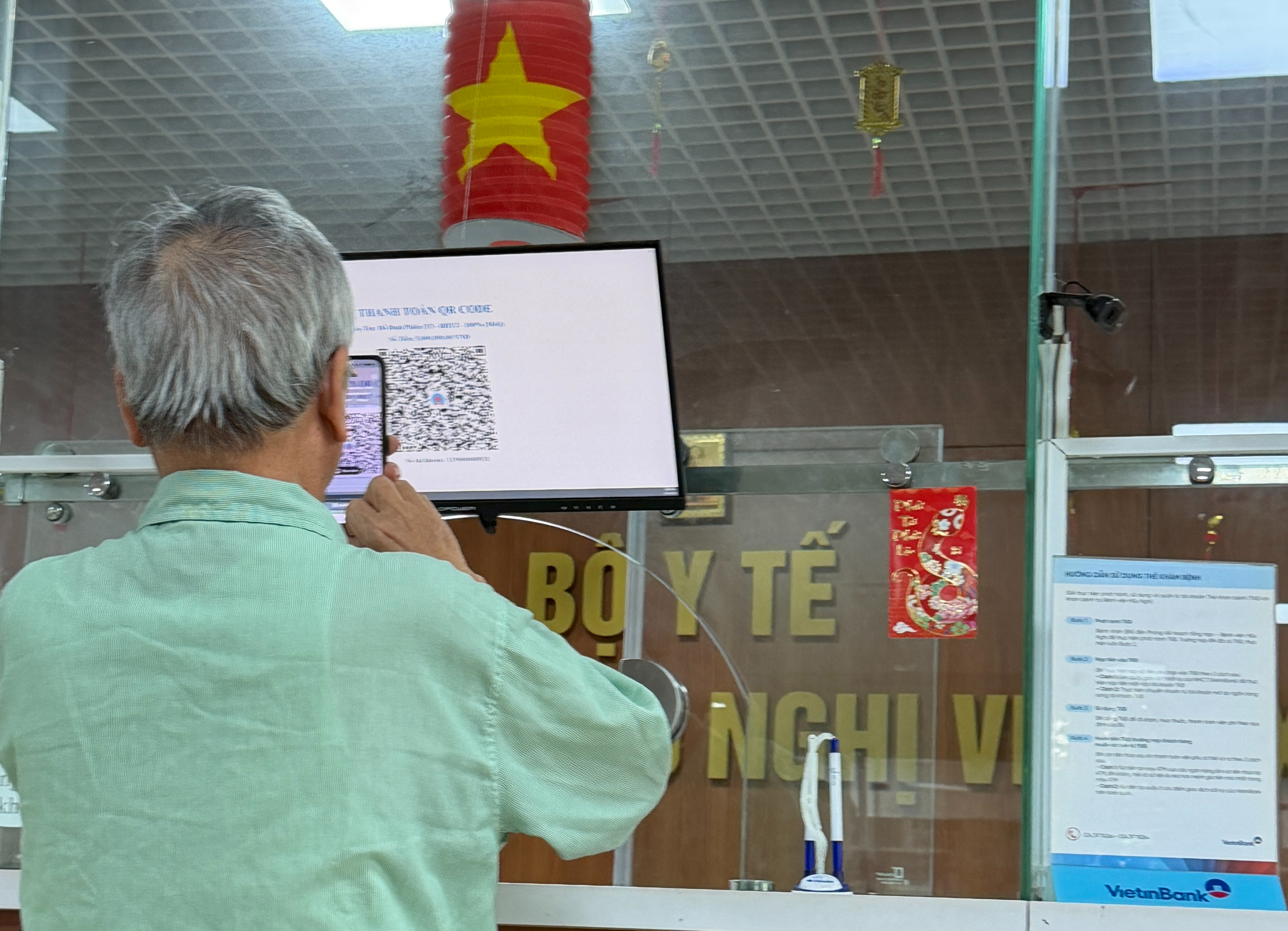 Chấm dứt dùng bệnh án giấy ở bệnh viện công từ 2027 - Ảnh 2.