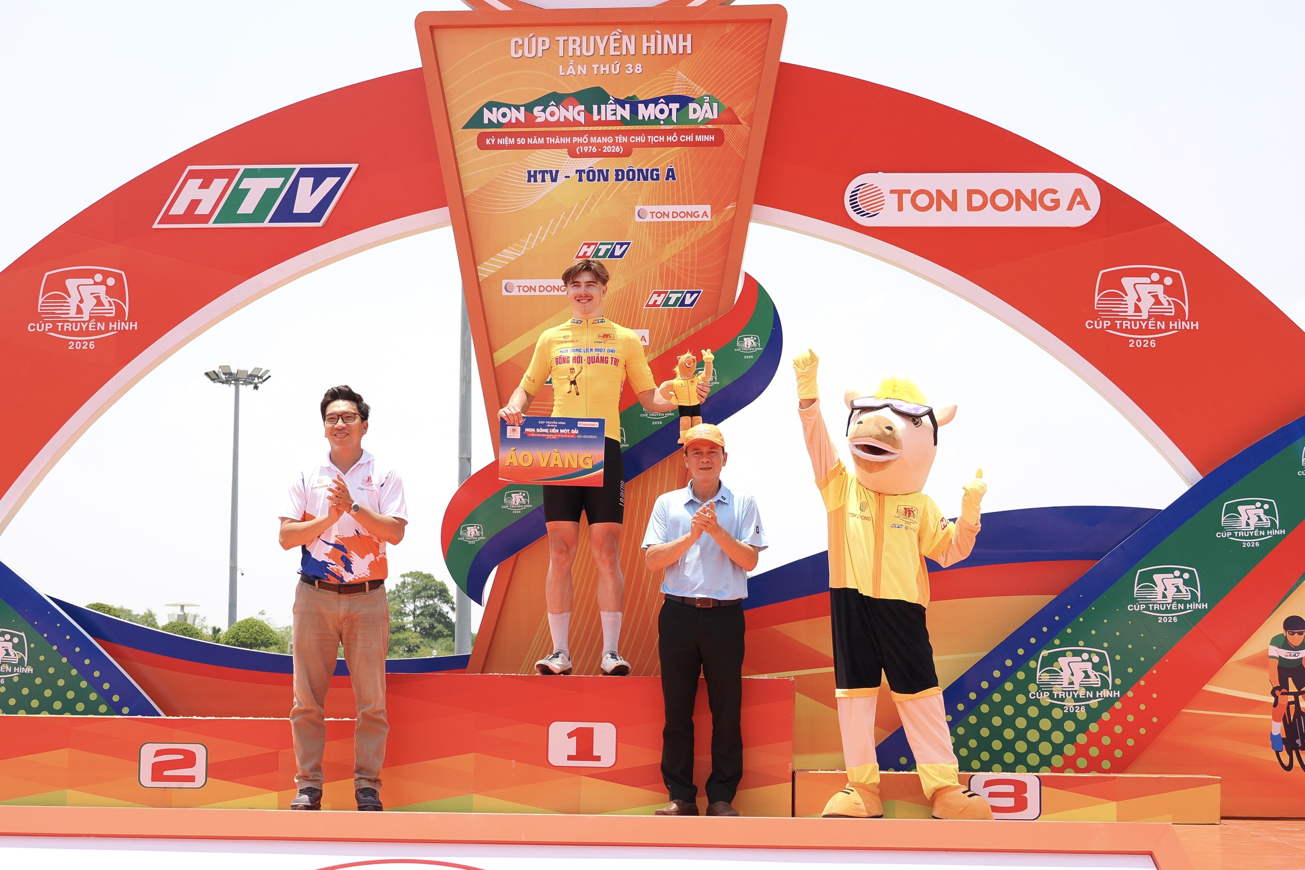 Chặng 7 cuộc đua xe đạp Cúp truyền hình TP HCM 2026: Đặng Thành Được tạm giữ Áo chấm đỏ - Ảnh 12.