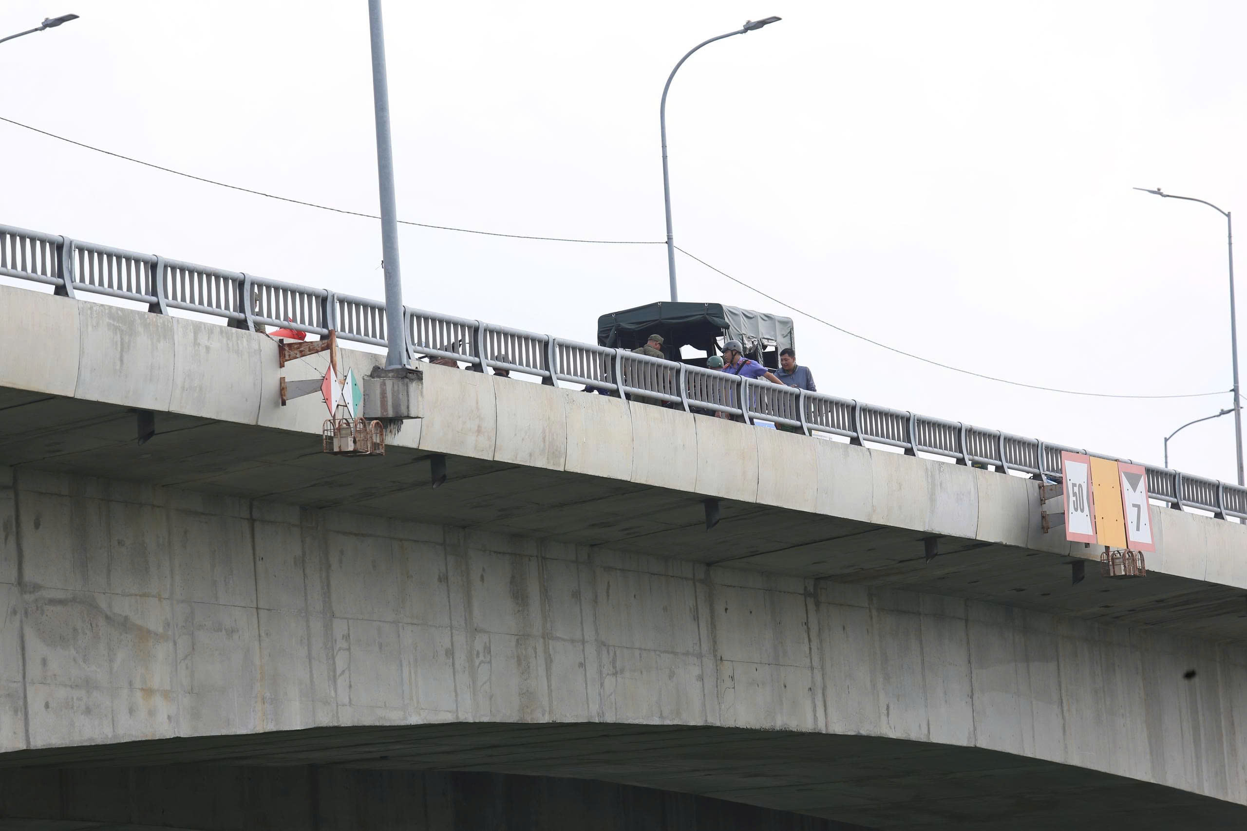 Người đàn ông Cần Thơ nhảy cầu ở Tây Ninh , để lại xe máy và điện thọai - Ảnh 1. Người đàn ông Cần Thơ nhảy cầu ở Tây Ninh , để lại xe máy và điện thọai - Ảnh 1.