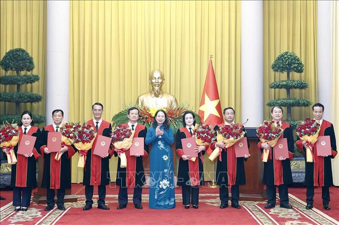Tổng B&iacute; thư T&ocirc; L&acirc;m trao quyết định bổ nhiệm Thẩm ph&aacute;n T&ograve;a &aacute;n nh&acirc;n d&acirc;n tối cao 2026 - Ảnh 6.