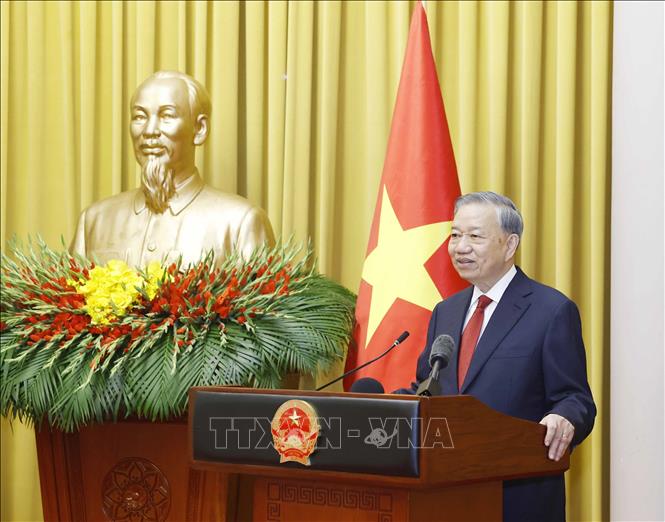 Tổng B&iacute; thư T&ocirc; L&acirc;m trao quyết định bổ nhiệm Thẩm ph&aacute;n T&ograve;a &aacute;n nh&acirc;n d&acirc;n tối cao 2026 - Ảnh 5.